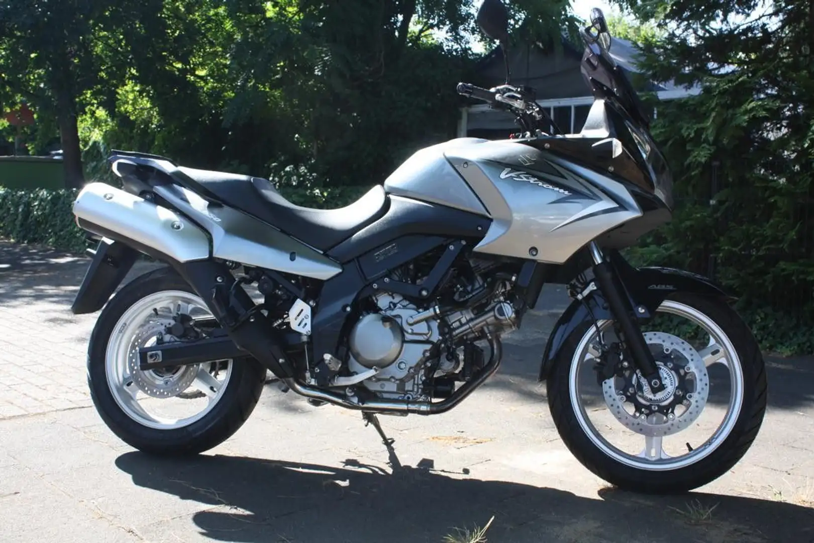 Suzuki DL 650 V-Strom ABS Reifen neu Silber - 1