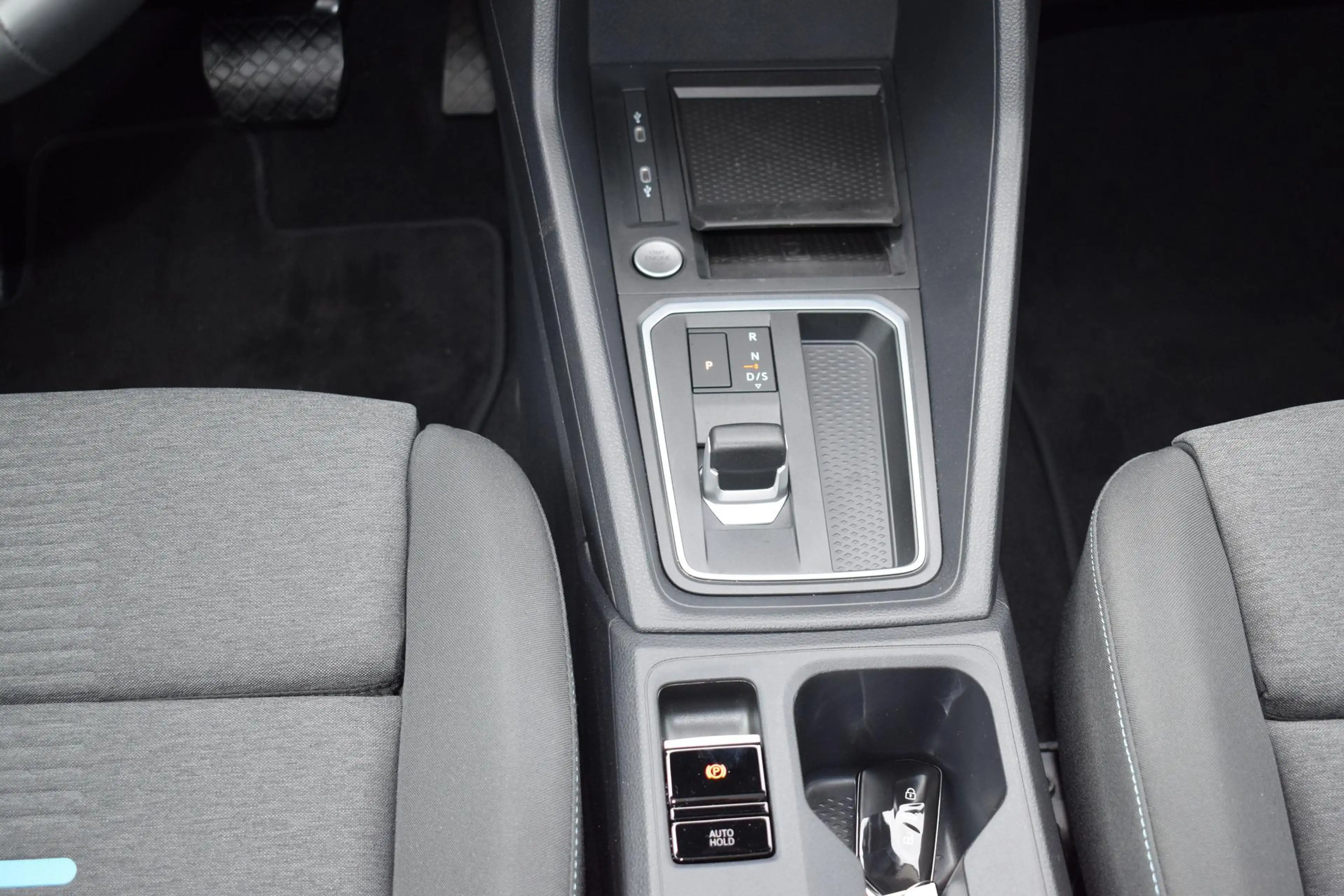 Ford Grand Tourneo Connect PHEV Active L2 AHK LED Kamera — photo 7