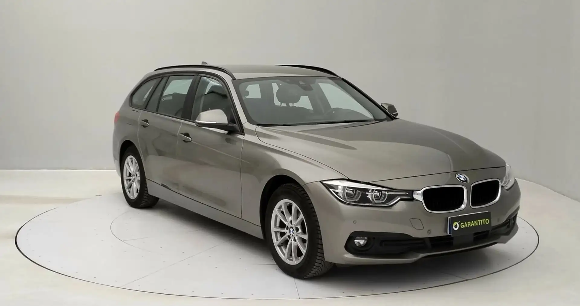 BMW 320 Serie 3 F31 320d Touring xdrive Bus. advantage aut Grigio - 2