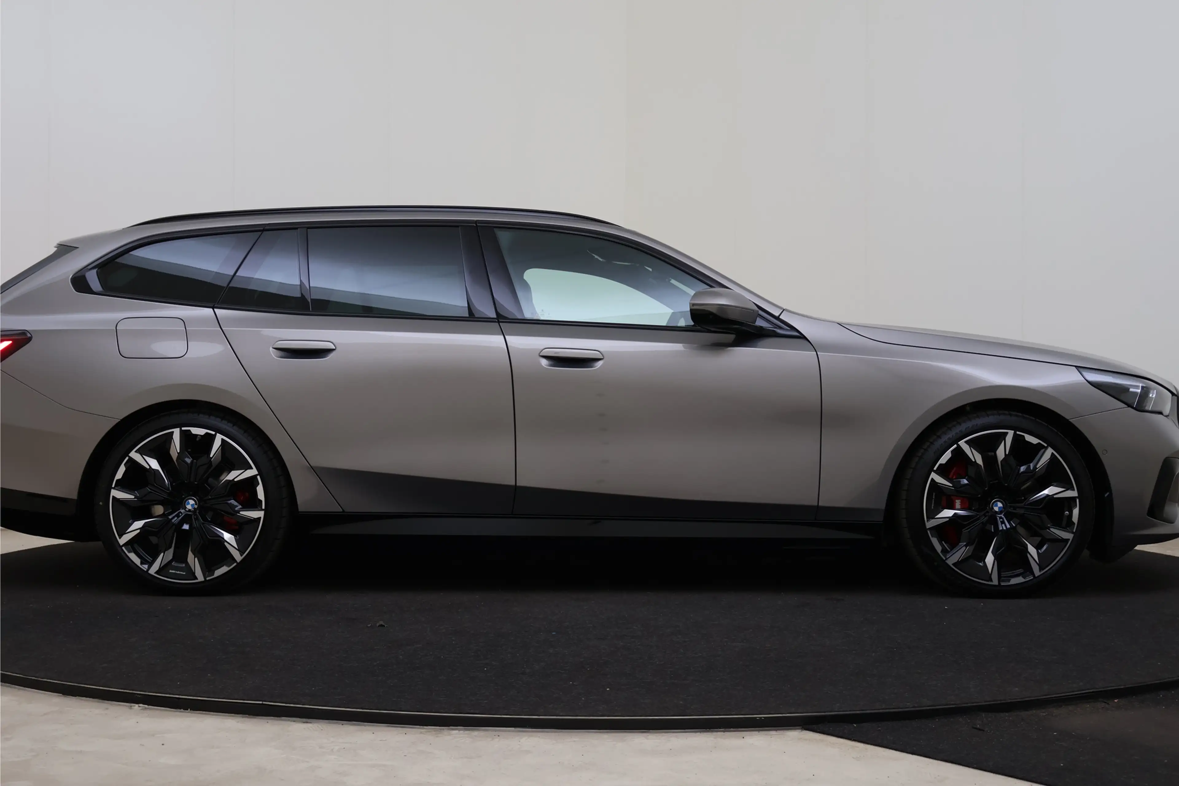 BMW i5 Touring eDrive40 M Sport / Panoramadak / Trekhaak — photo 7
