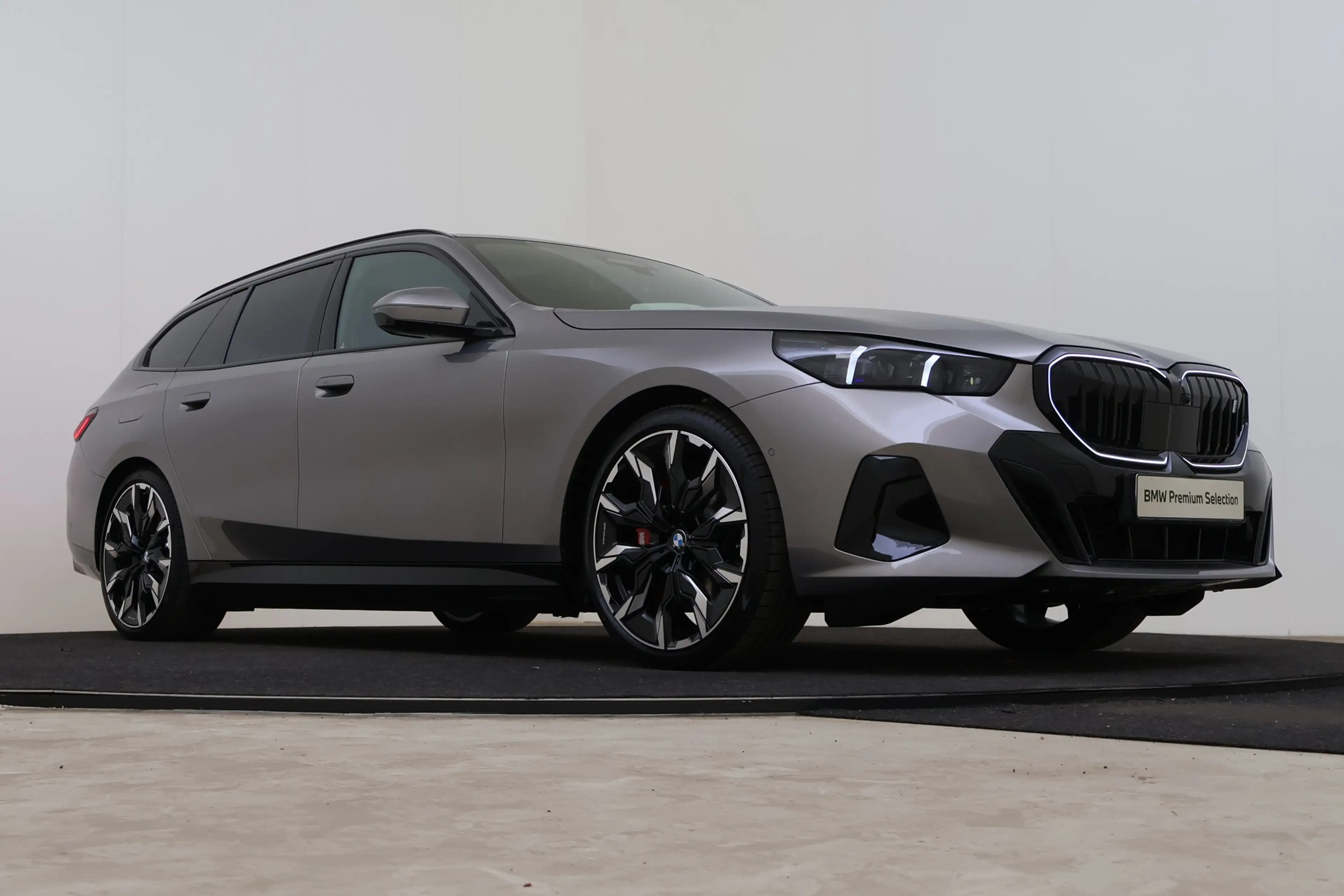 BMW i5 Touring eDrive40 M Sport / Panoramadak / Trekhaak — photo 10