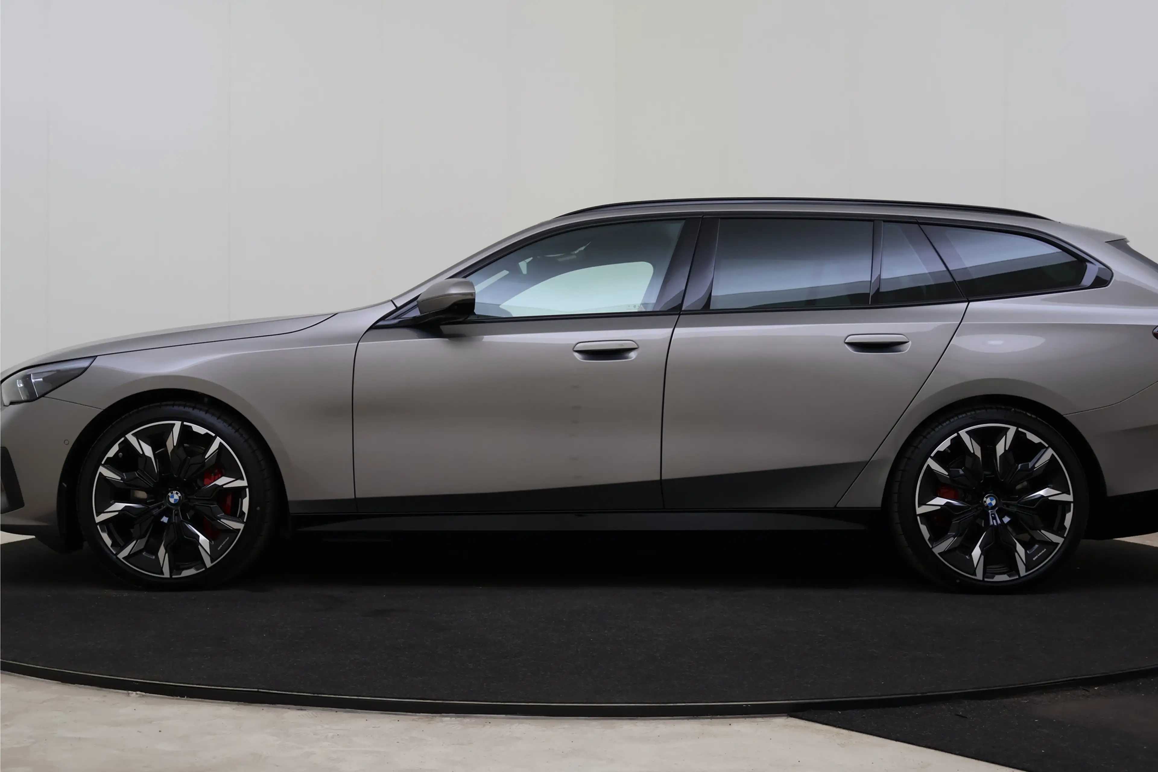 BMW i5 Touring eDrive40 M Sport / Panoramadak / Trekhaak — photo 14