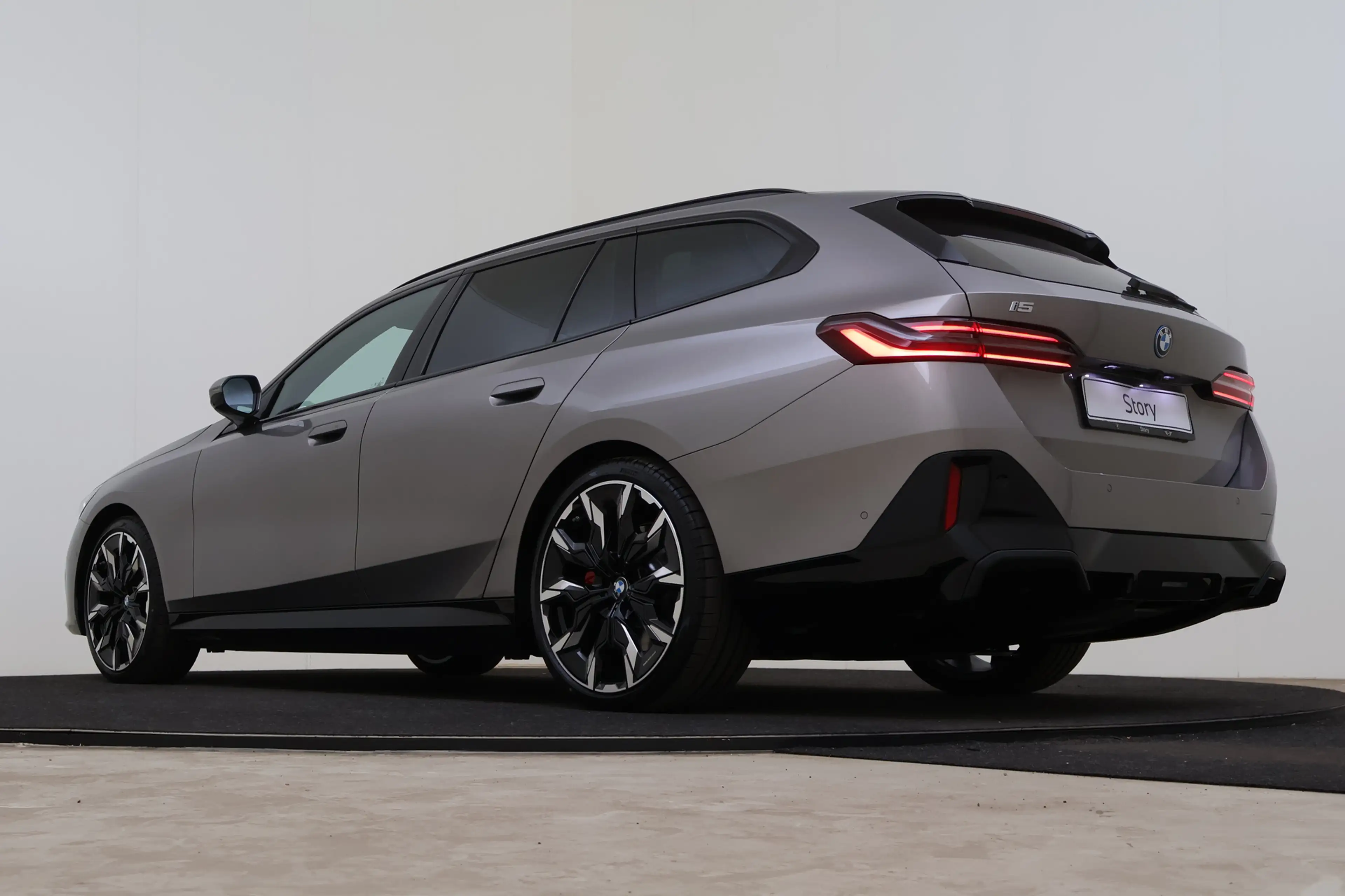 BMW i5 Touring eDrive40 M Sport / Panoramadak / Trekhaak — photo 11