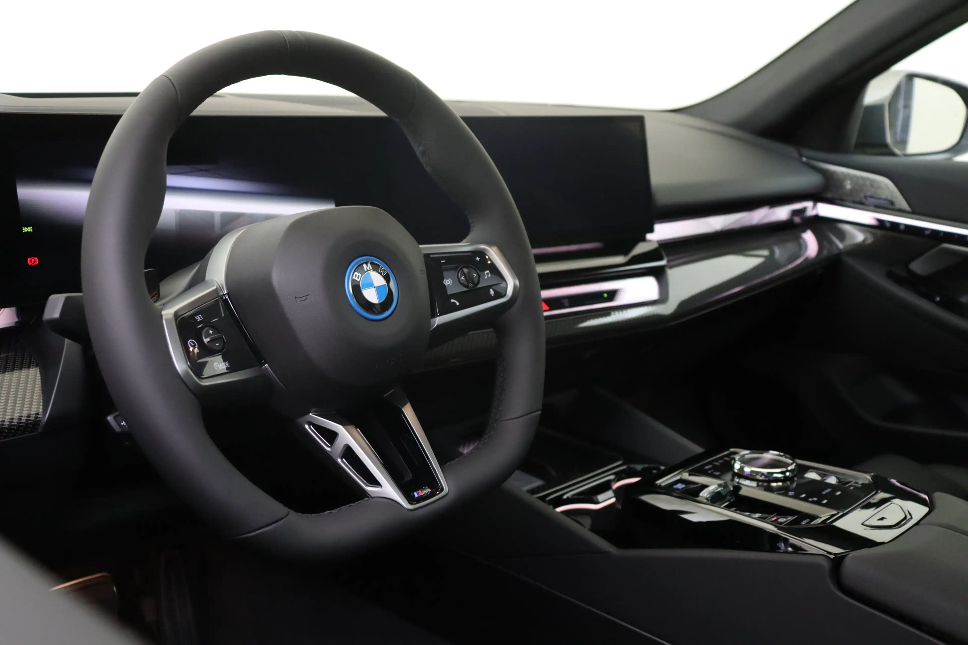 BMW i5 Touring eDrive40 M Sport / Panoramadak / Trekhaak — photo 3