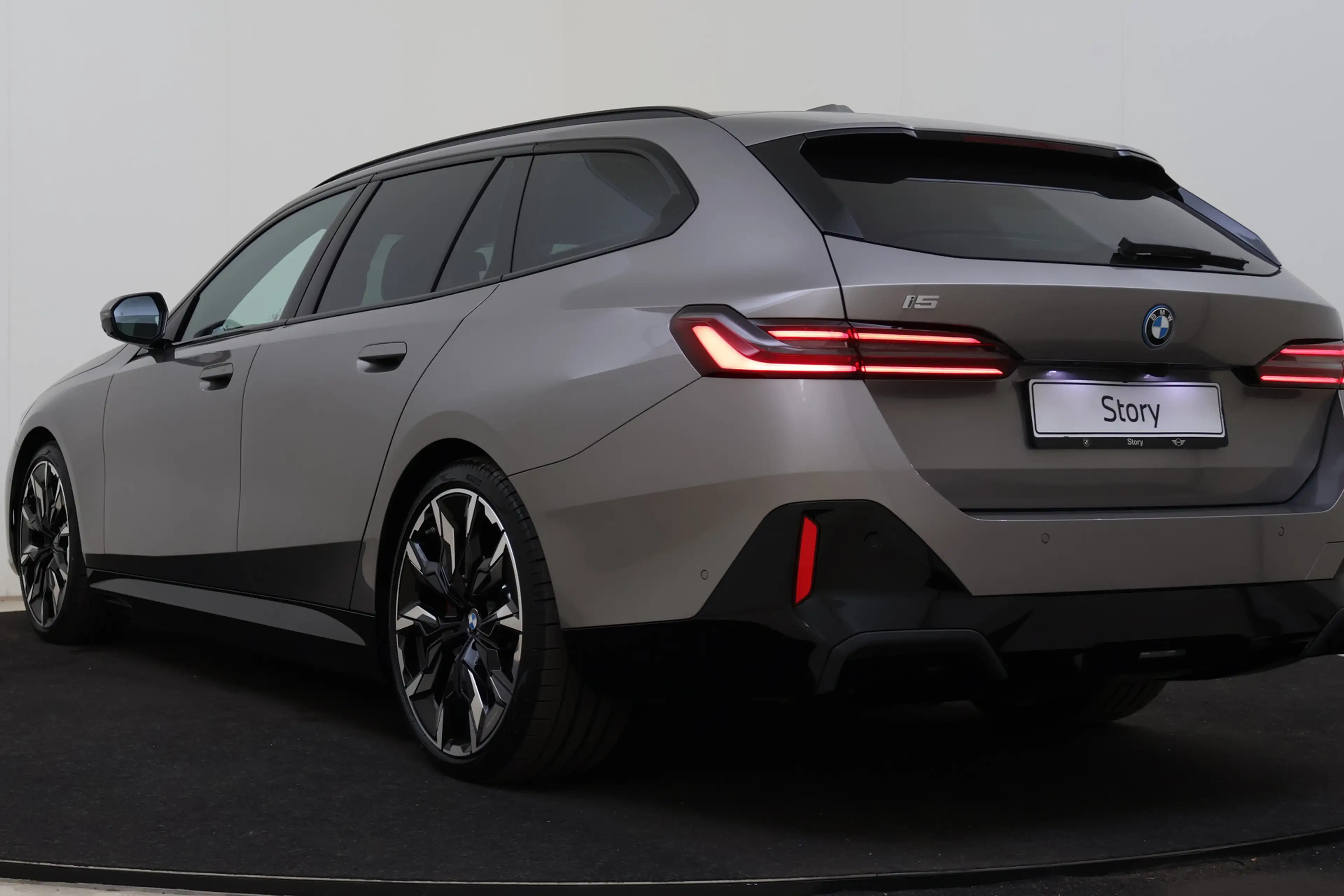 BMW i5 Touring eDrive40 M Sport / Panoramadak / Trekhaak — photo 15