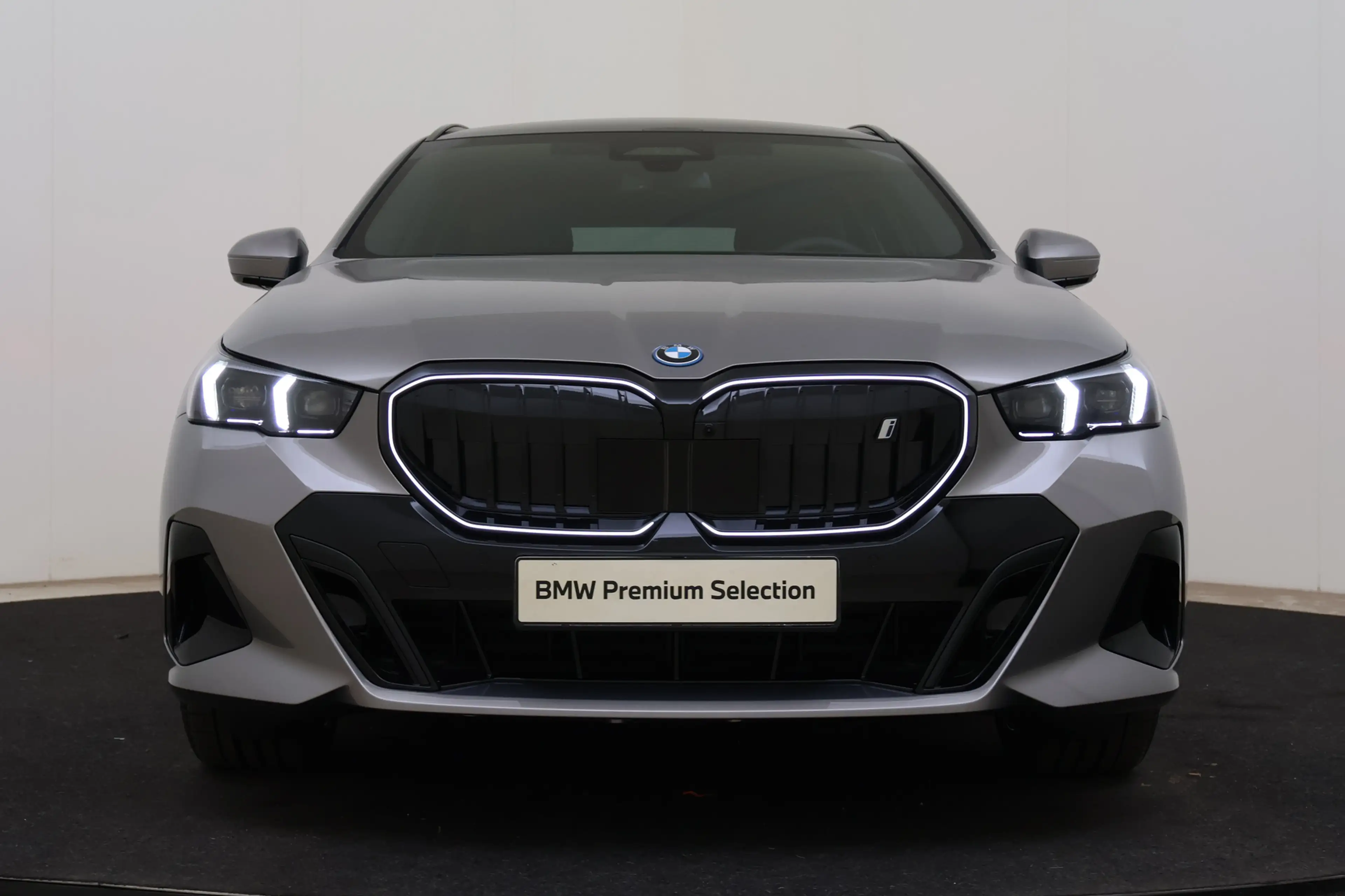 BMW i5 Touring eDrive40 M Sport / Panoramadak / Trekhaak — photo 4
