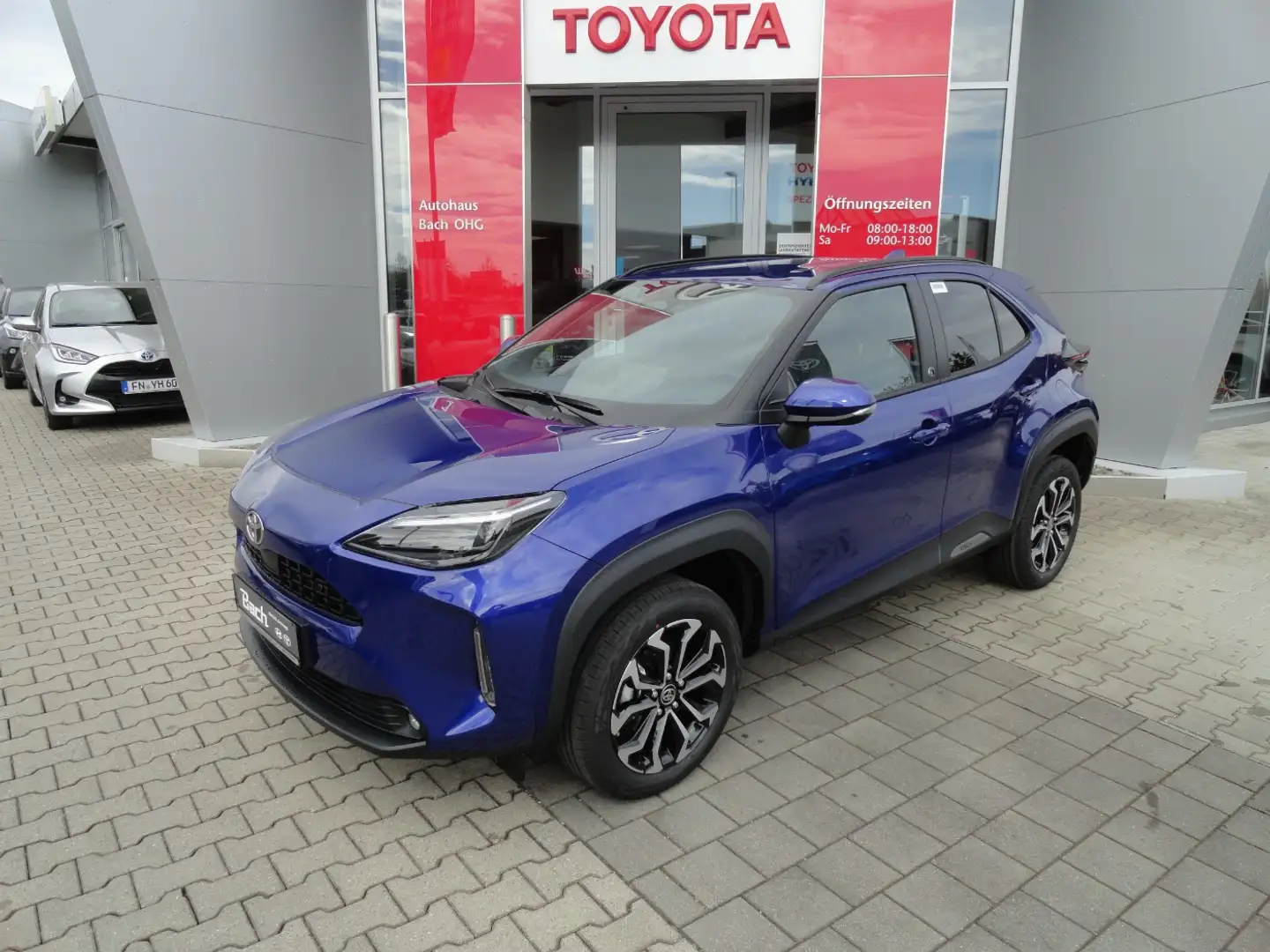 Toyota Yaris Cross 1.5 Hybrid TeamD + Safety + Winter Blau - 2