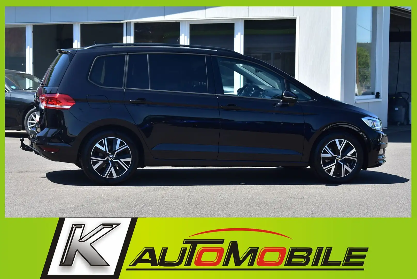 Volkswagen Touran 1,5TSI Comfort LED+ACC+Kamera+7Sitzer+AHK Černá - 2