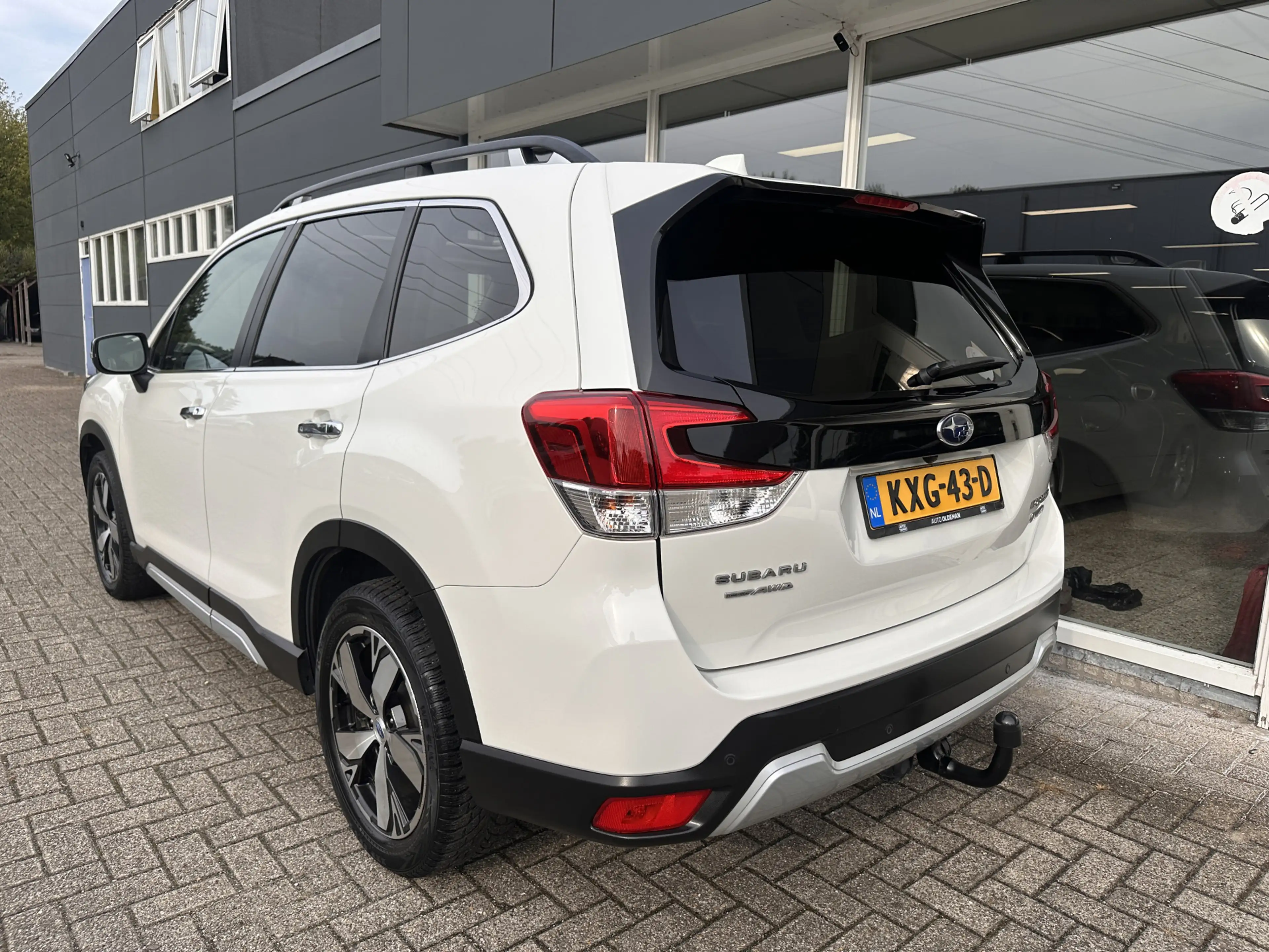 Subaru Forester 2.0i e-BOXER First Edition LEDER,TREKHAAK,CARPLAY — photo 4