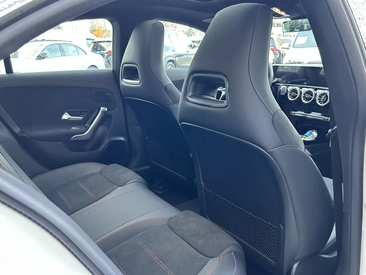 Mercedes-Benz CLA снимка Mercedes-Benz CLA