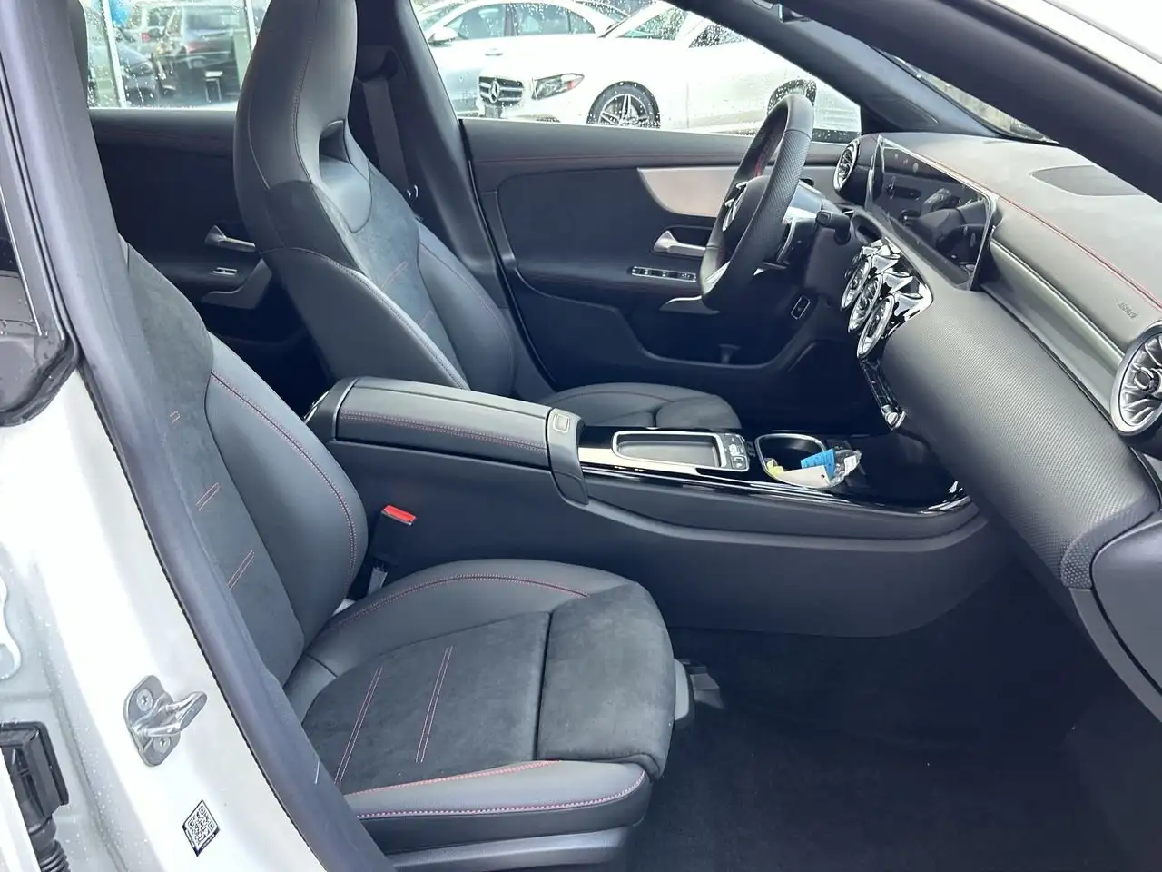 Mercedes-Benz CLA снимка Mercedes-Benz CLA
