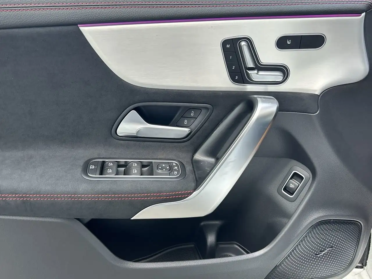 Mercedes-Benz CLA снимка Mercedes-Benz CLA