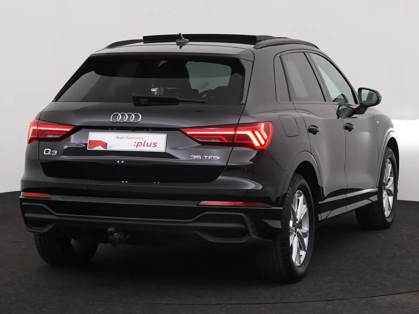Audi Q3 S-Line 35 TFSI 150 PK S-tronic / Cruise Control /  Fekete - 2
