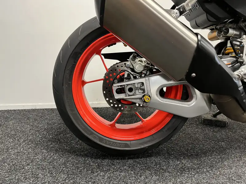 Aprilia Tuono - foto 8