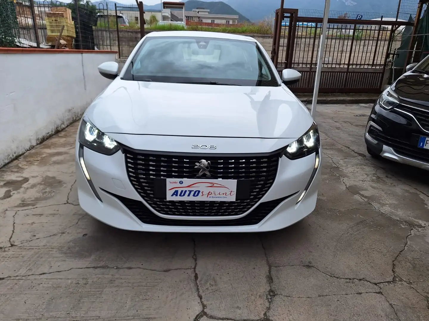 Peugeot 208 - 1