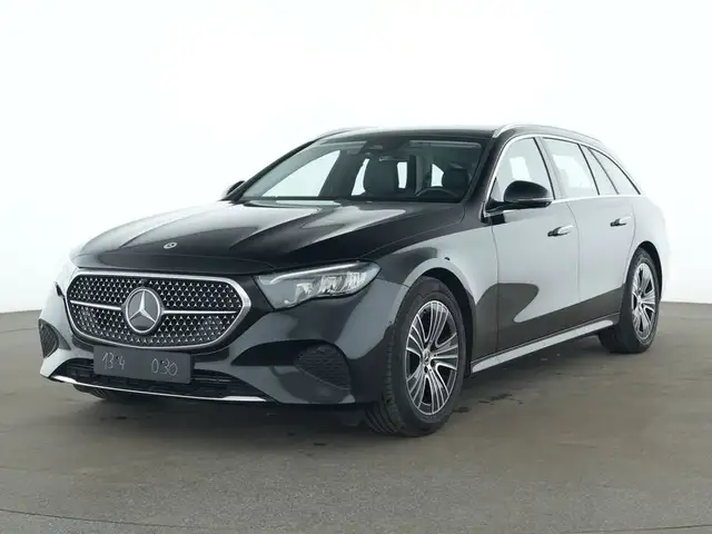 Mercedes-Benz E 220 d 4M T AVANTGARDE/360'/LED/PANO/AHK/TOTW