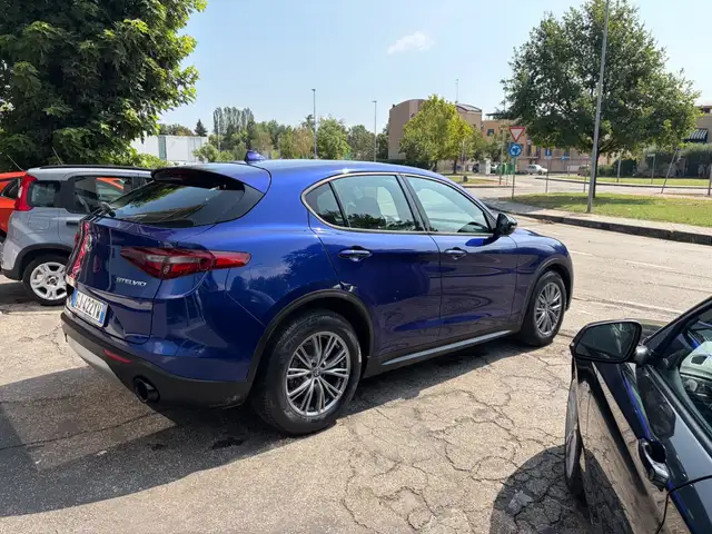 Alfa Romeo Stelvio view 5
