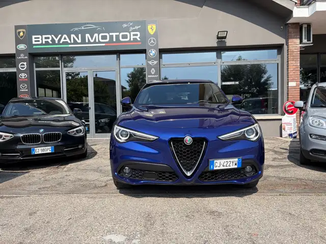 Alfa Romeo Stelvio view 4