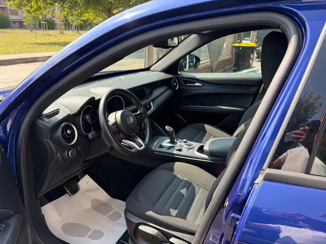 Alfa Romeo Stelvio view 11