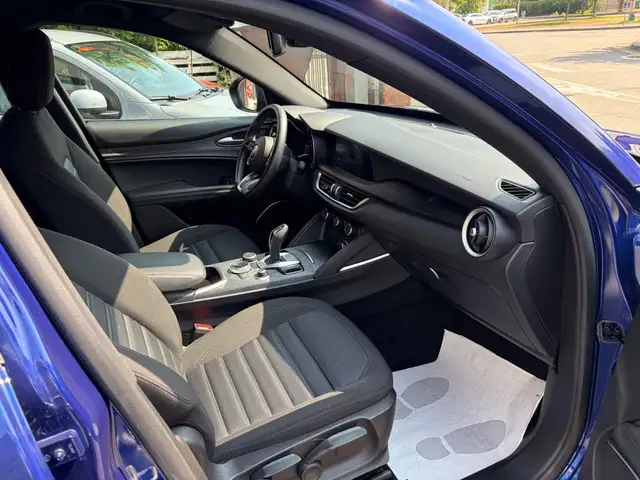 Alfa Romeo Stelvio view 8