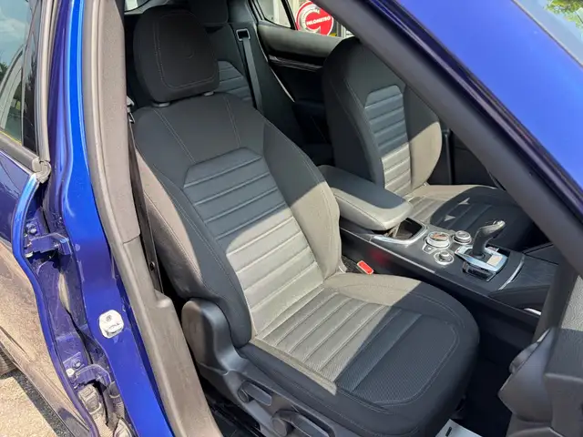 Alfa Romeo Stelvio view 9