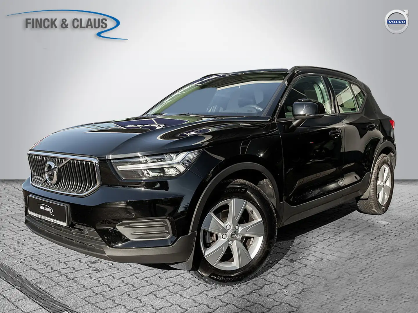 Volvo XC40 Momentum Core Schwarz - 1