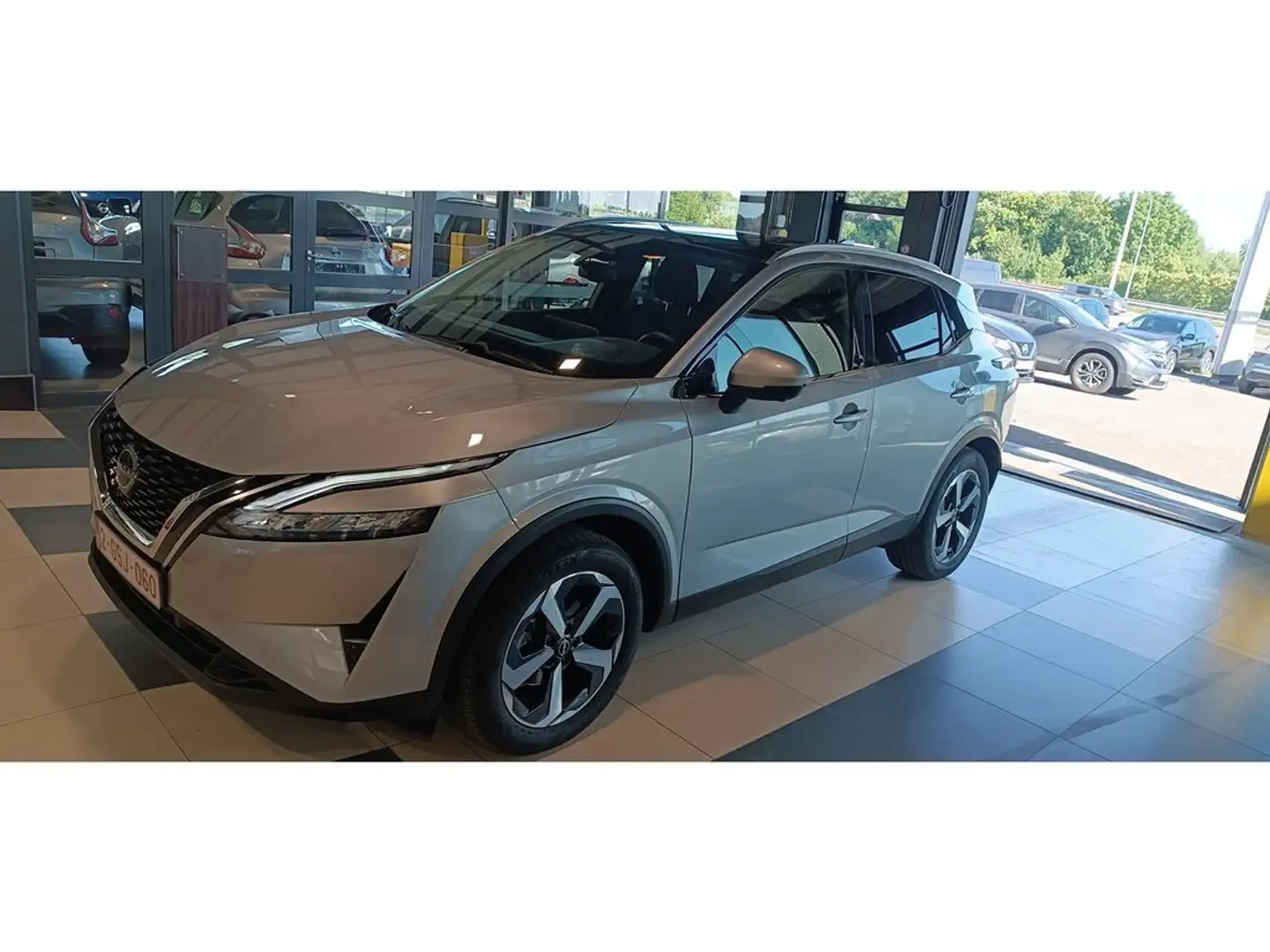 Nissan Qashqai Mild-Hybrid N-Connecta Zilver - 1
