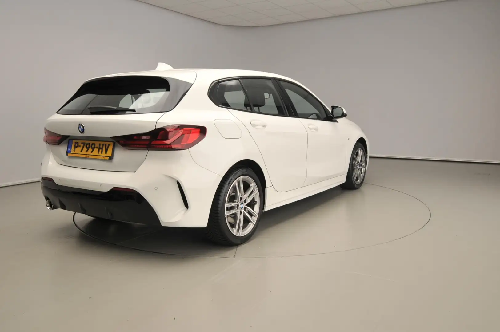 BMW 118 1 Serie 5-deurs 118i Business Edition Plus | M Spo Wit - 2