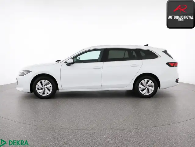Volkswagen Passat view 2