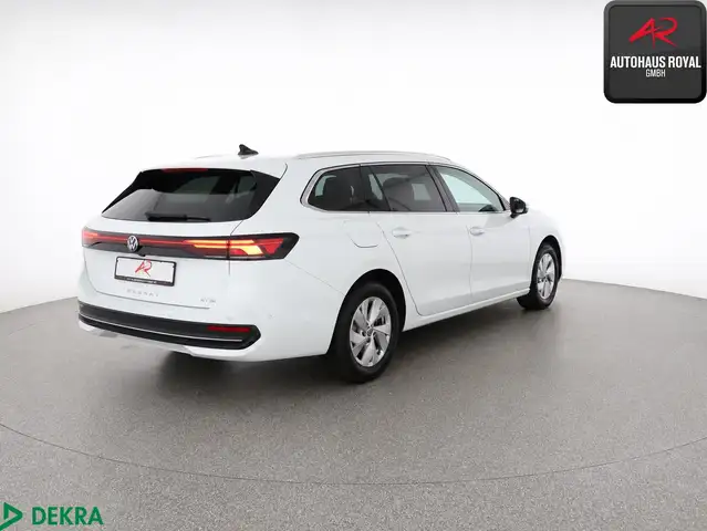 Volkswagen Passat view 5
