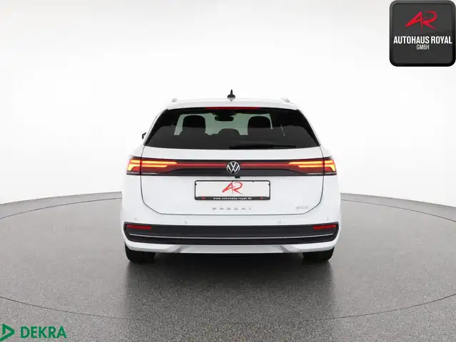 Volkswagen Passat view 4
