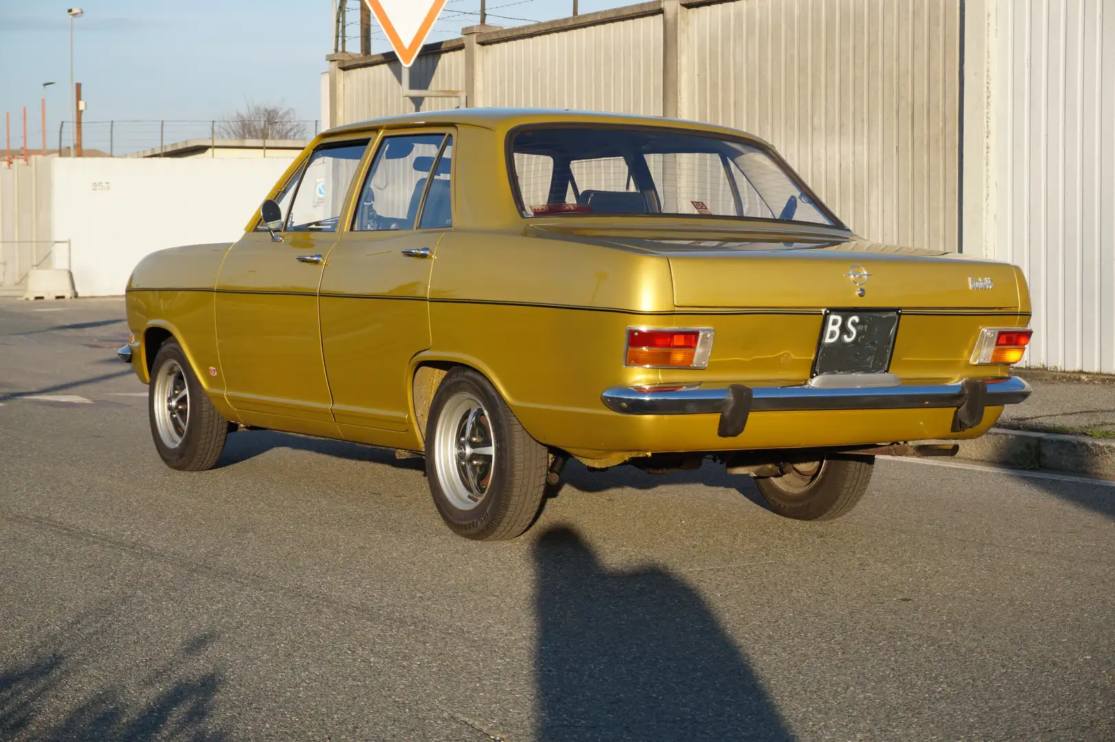 Opel Kadett Serie B Holiday 1972 - Stile CONRERO Zlatá - 2