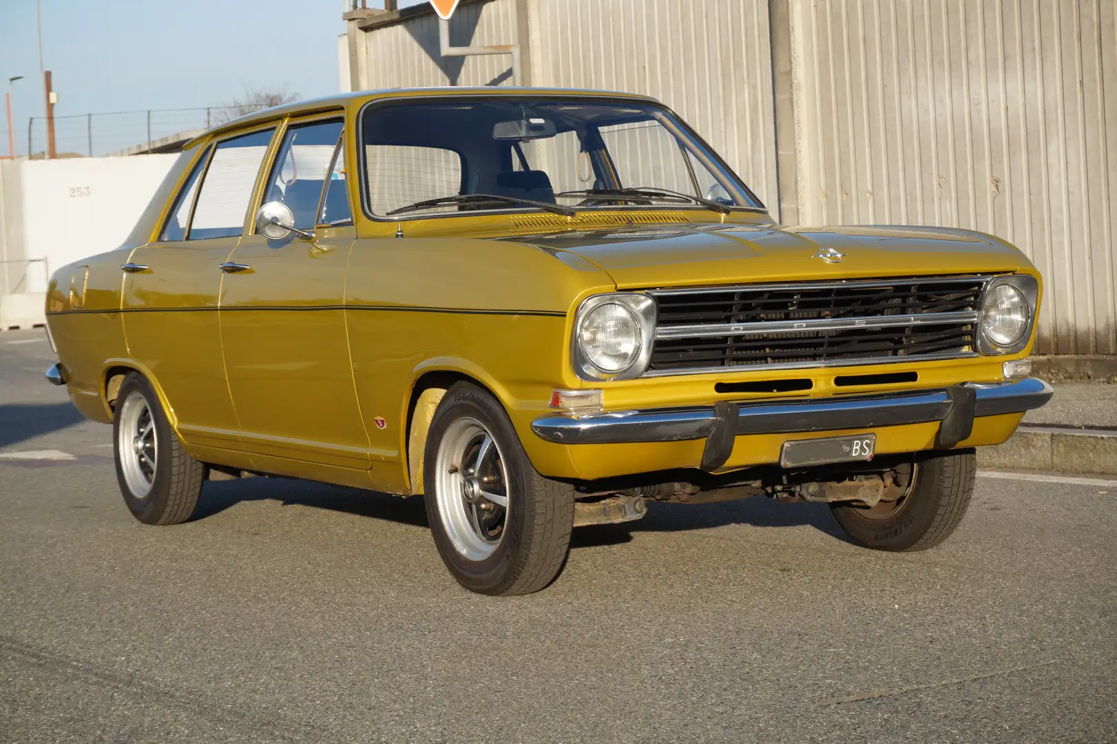 Opel Kadett Serie B Holiday 1972 - Stile CONRERO Zlatá - 1