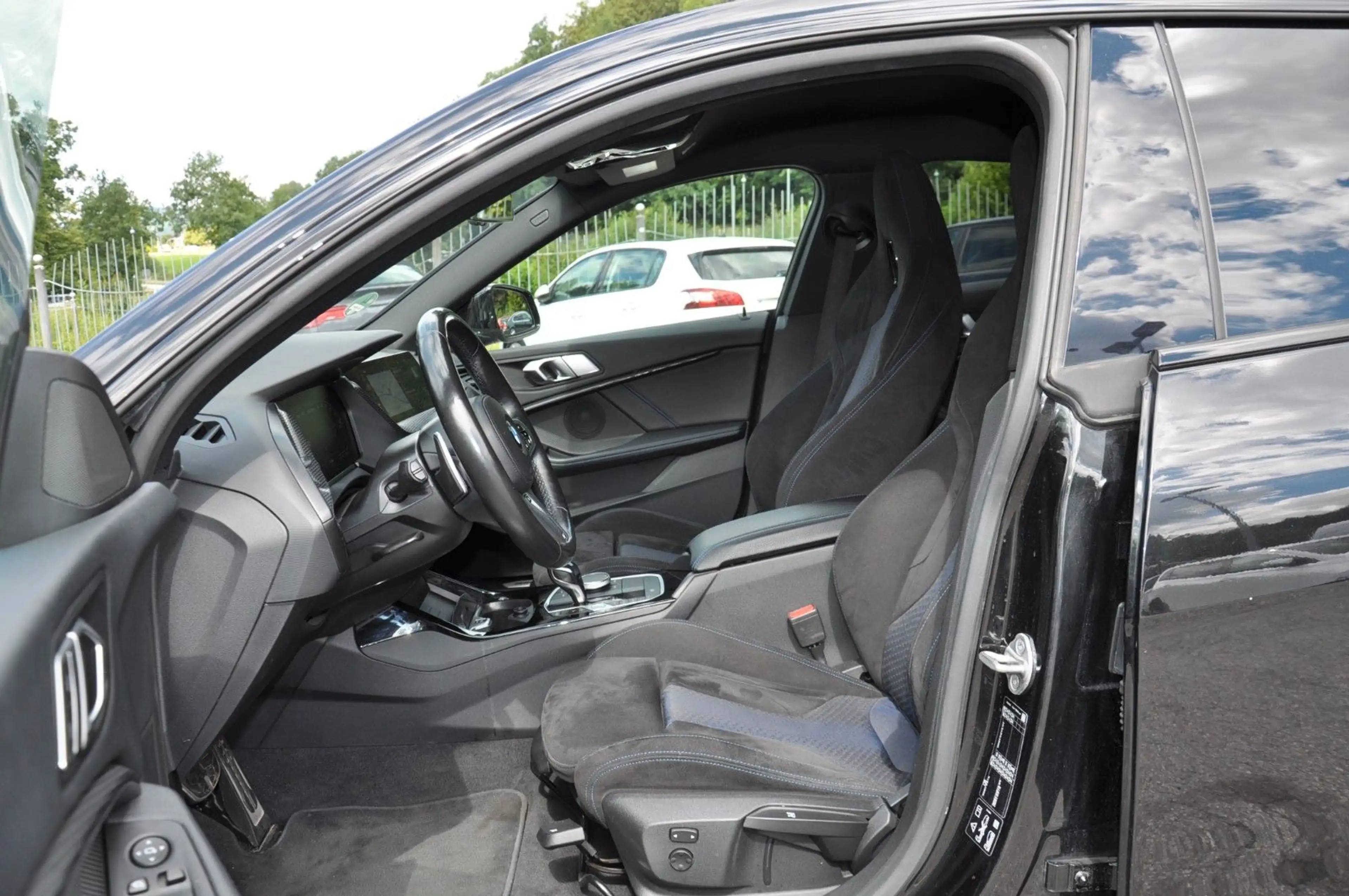 BMW 235 i xDrive Gran Coupe *LED*Navi* — photo 10