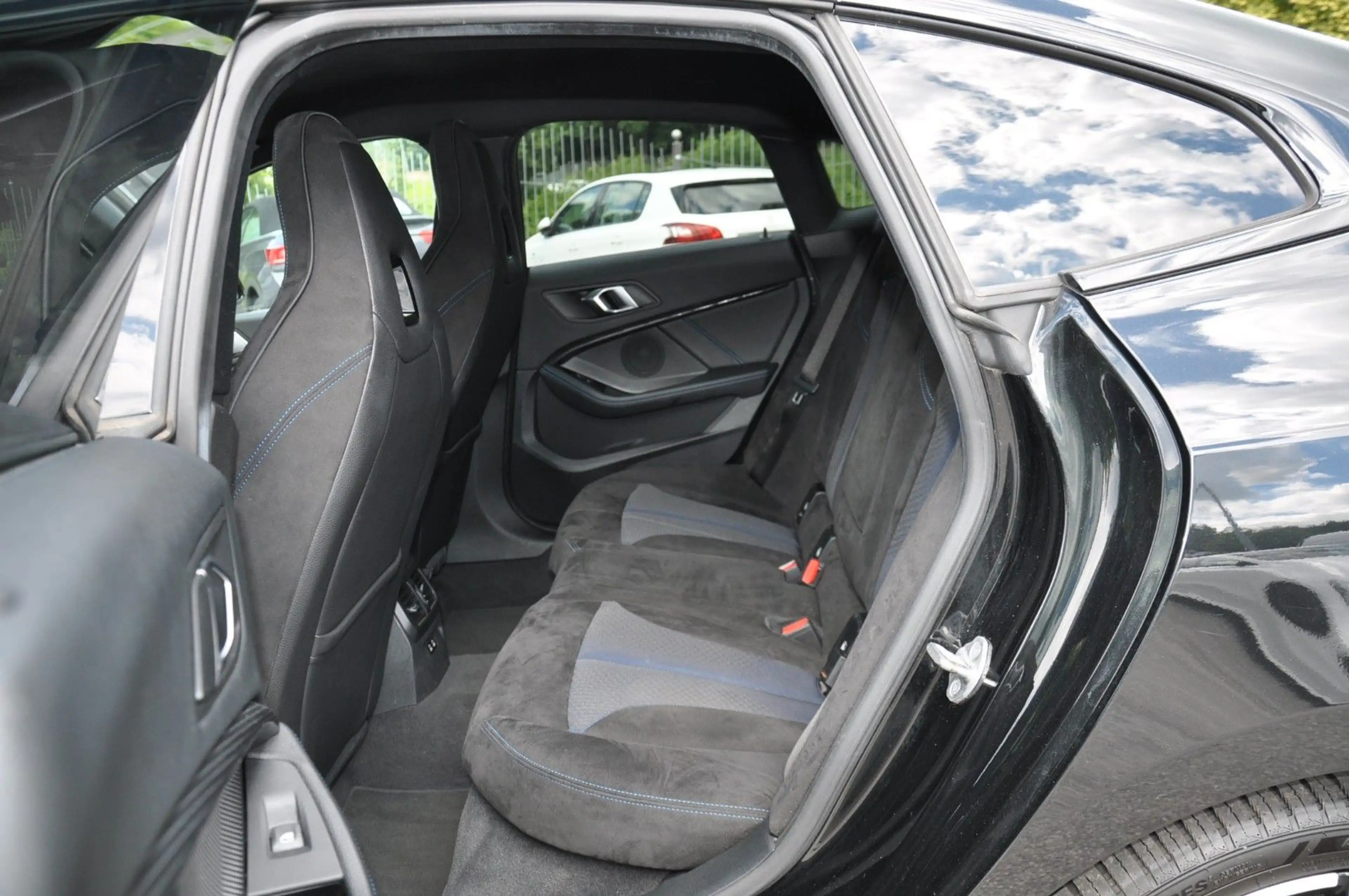 BMW 235 i xDrive Gran Coupe *LED*Navi* — photo 11