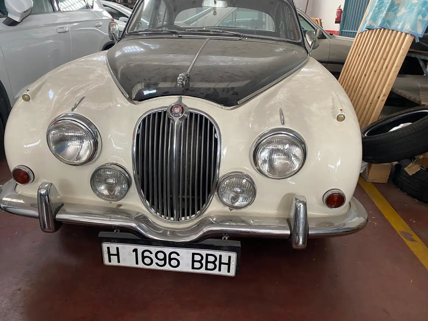 Jaguar MK II Bílá - 1