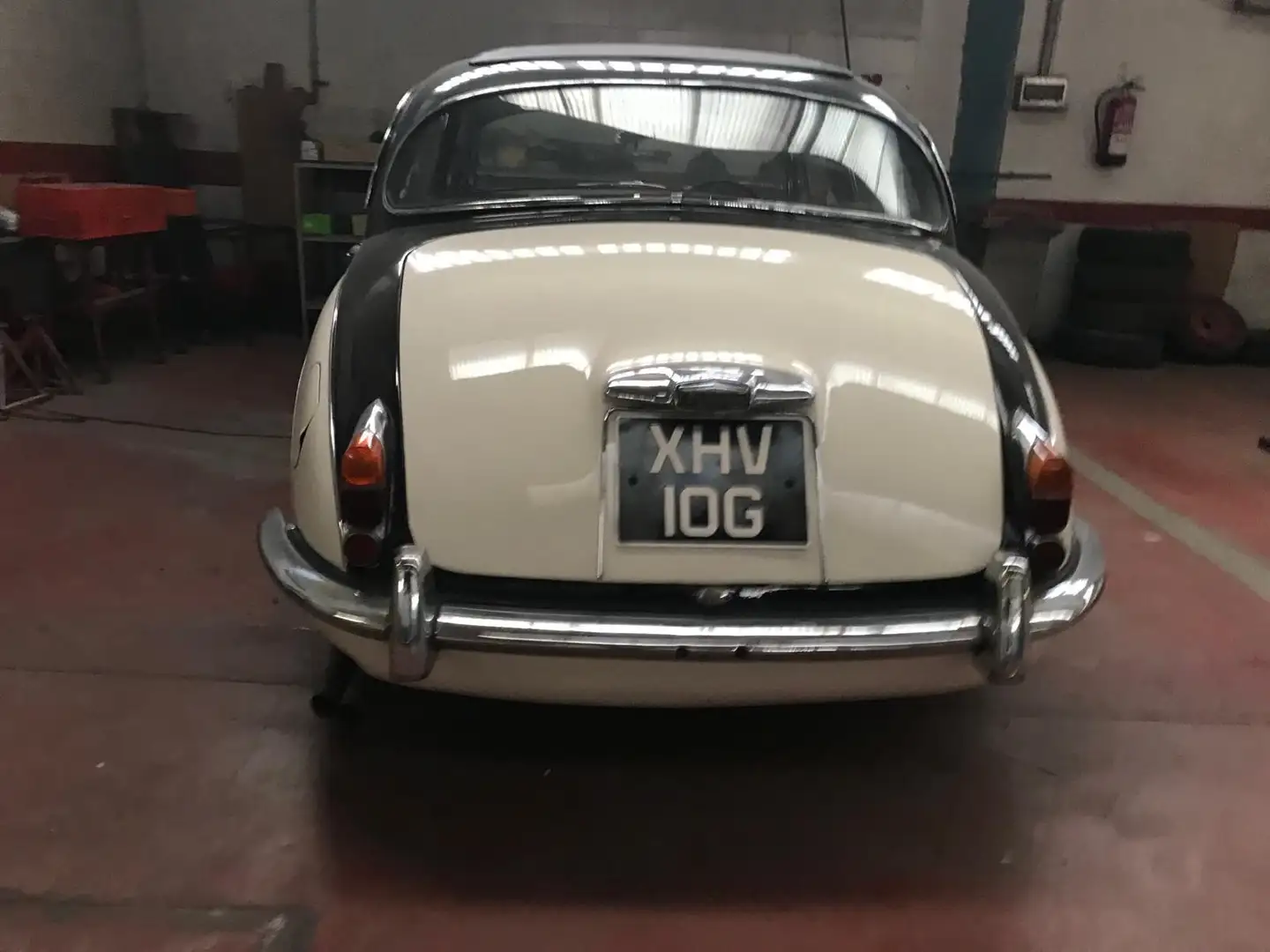 Jaguar MK II Bílá - 2