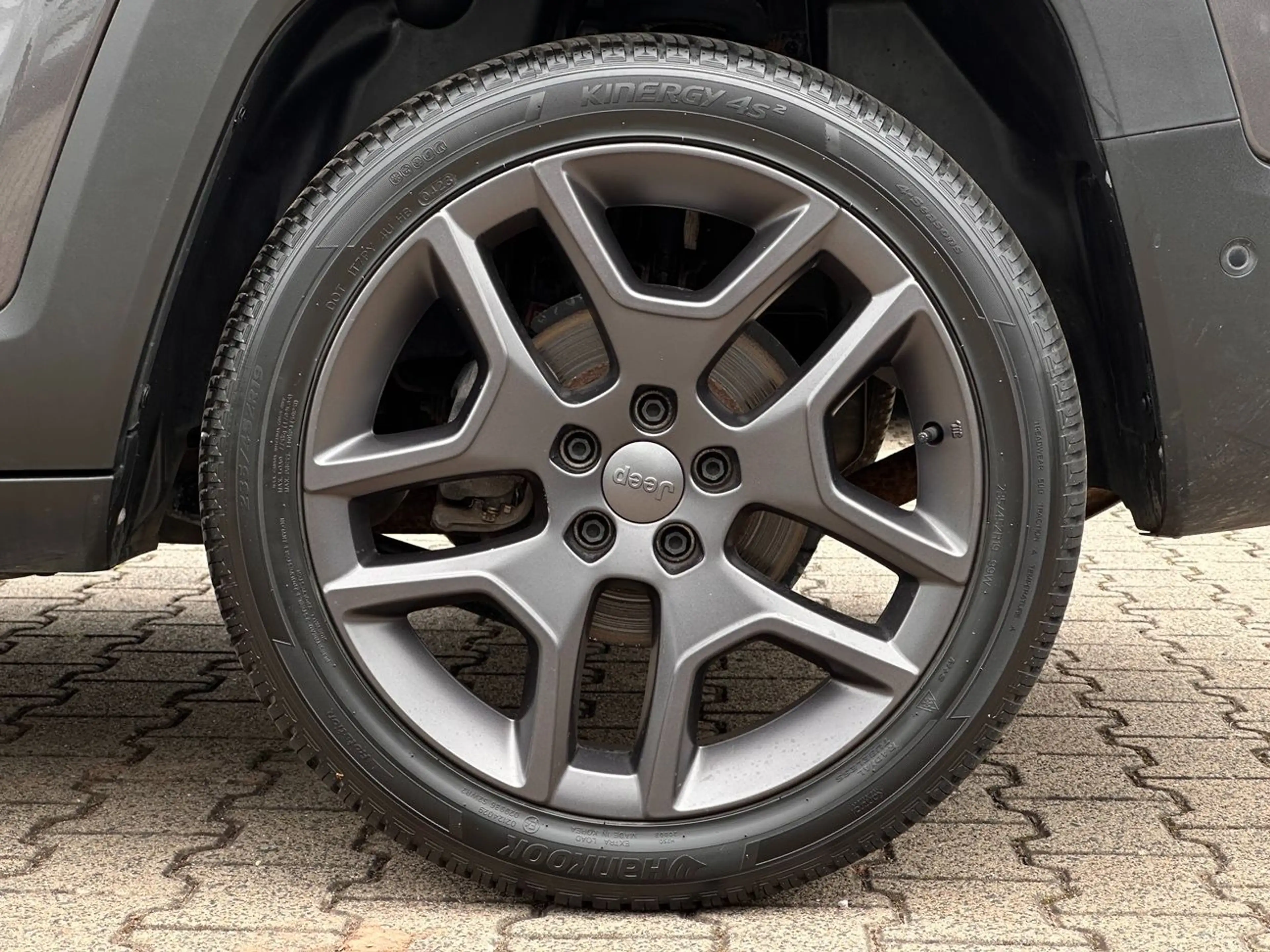 Jeep Renegade 1.3 T-GDI S *Pano*Kamera*beh.Lenk*Navi* — photo 9