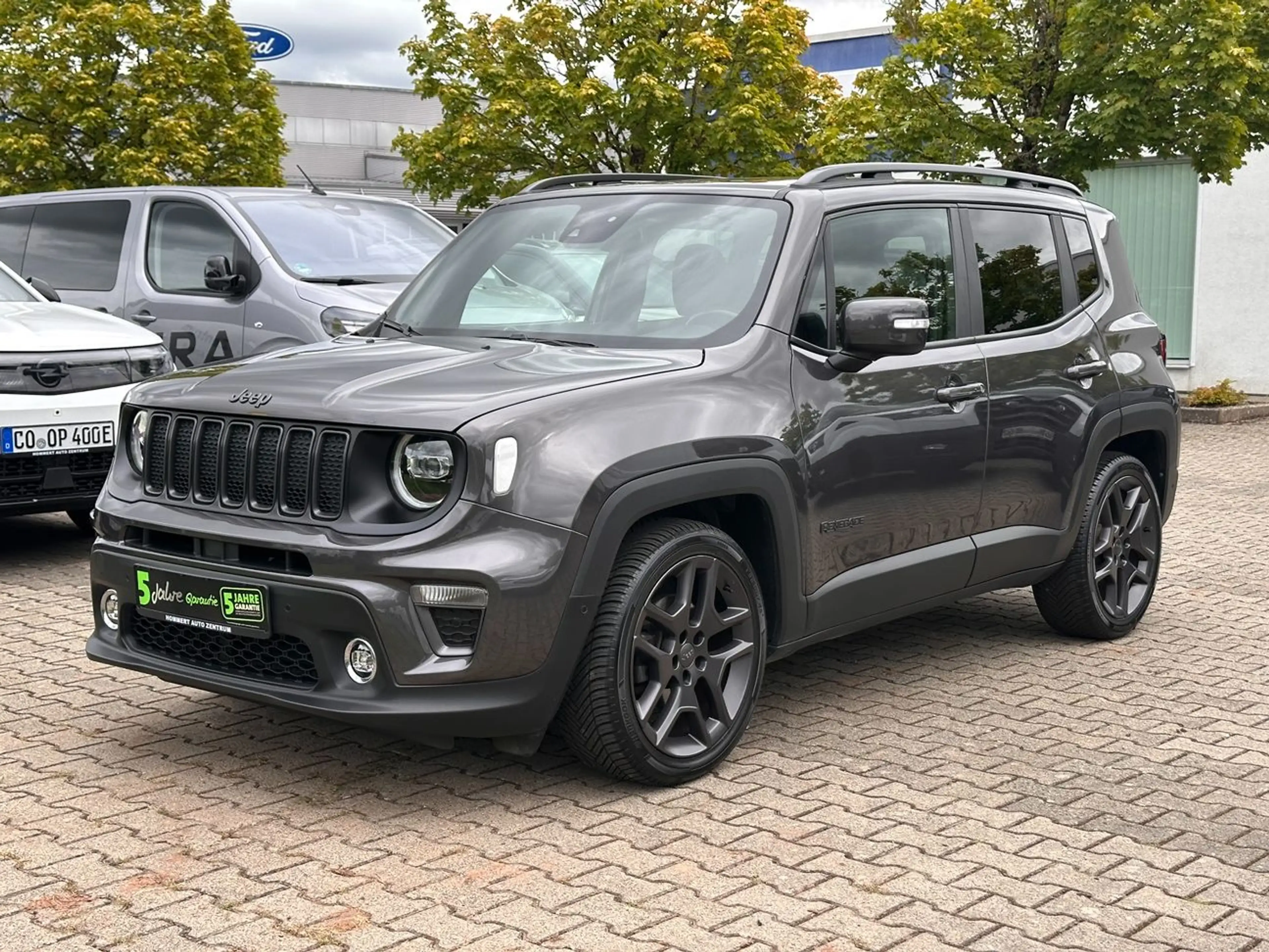 Jeep Renegade 1.3 T-GDI S *Pano*Kamera*beh.Lenk*Navi* — photo 2
