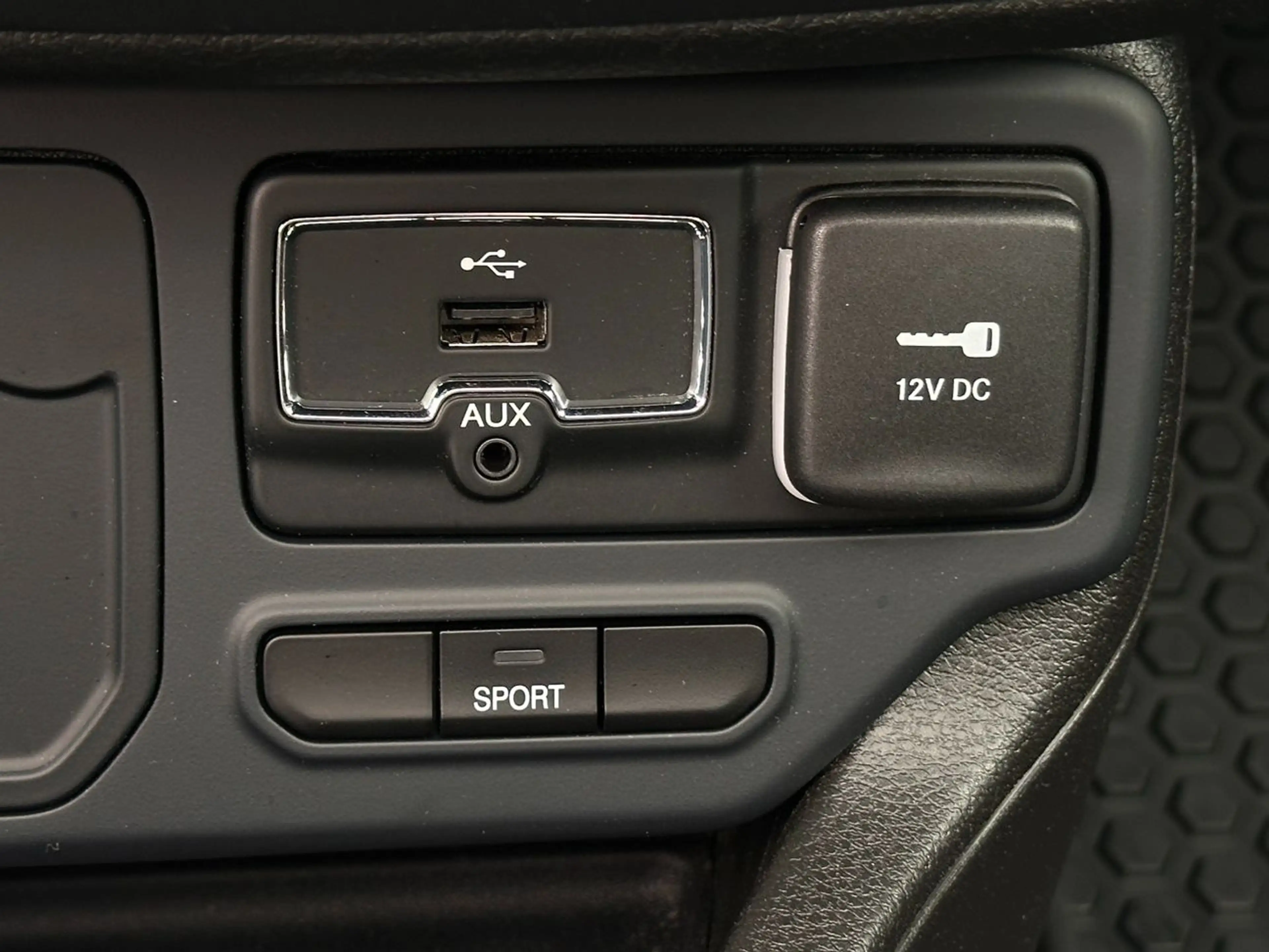 Jeep Renegade 1.3 T-GDI S *Pano*Kamera*beh.Lenk*Navi* — photo 24