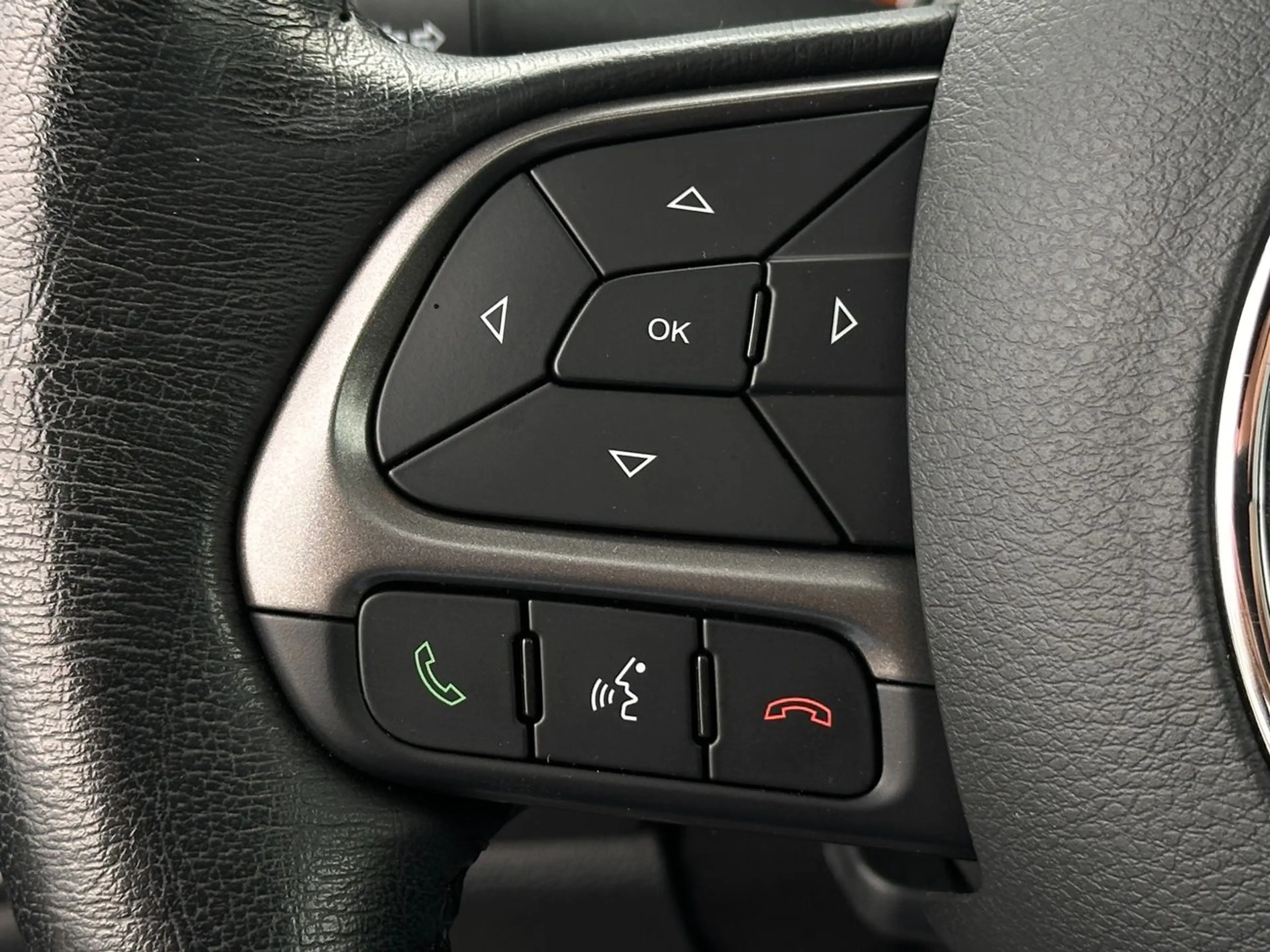 Jeep Renegade 1.3 T-GDI S *Pano*Kamera*beh.Lenk*Navi* — photo 26