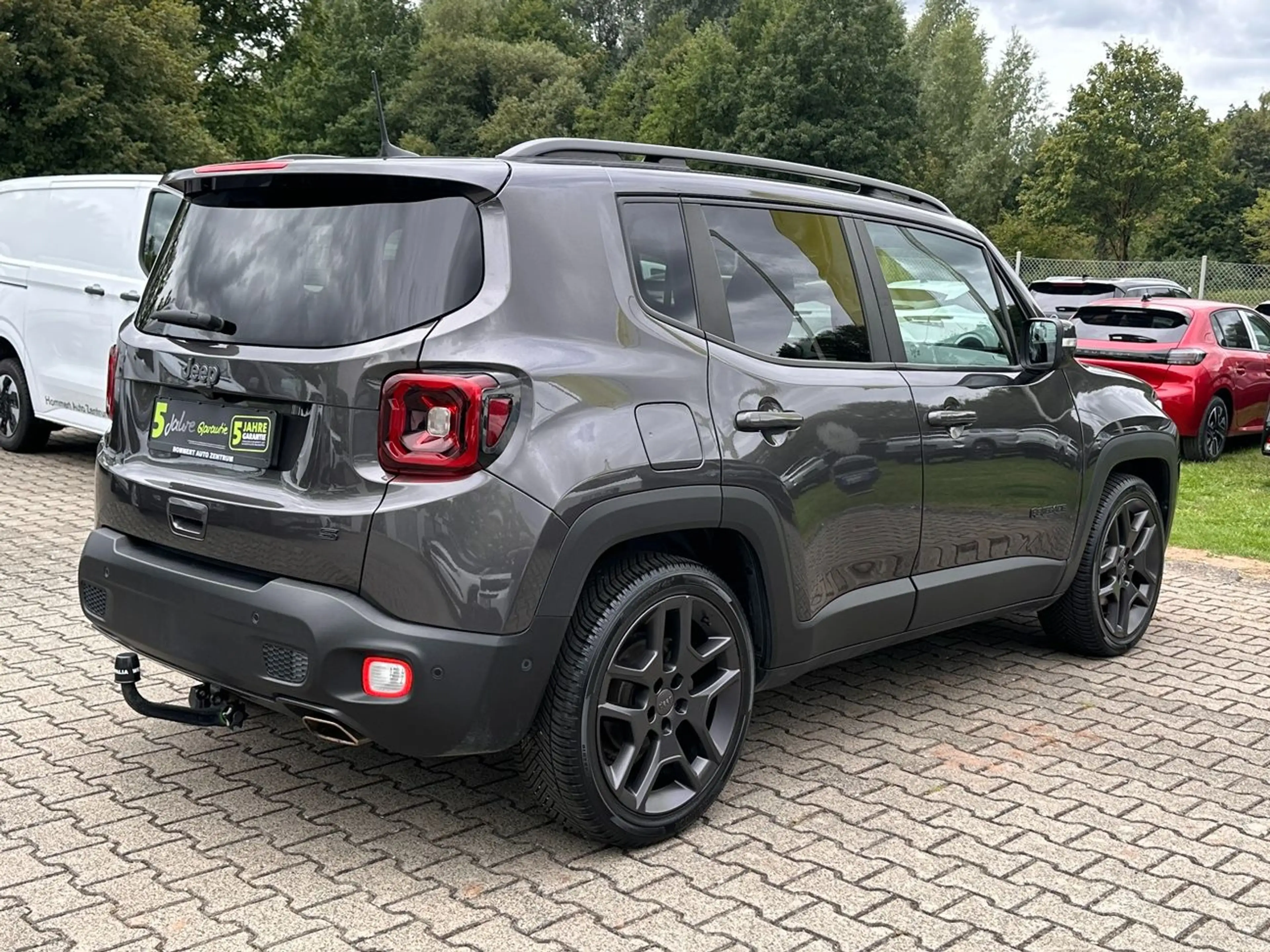 Jeep Renegade 1.3 T-GDI S *Pano*Kamera*beh.Lenk*Navi* — photo 5