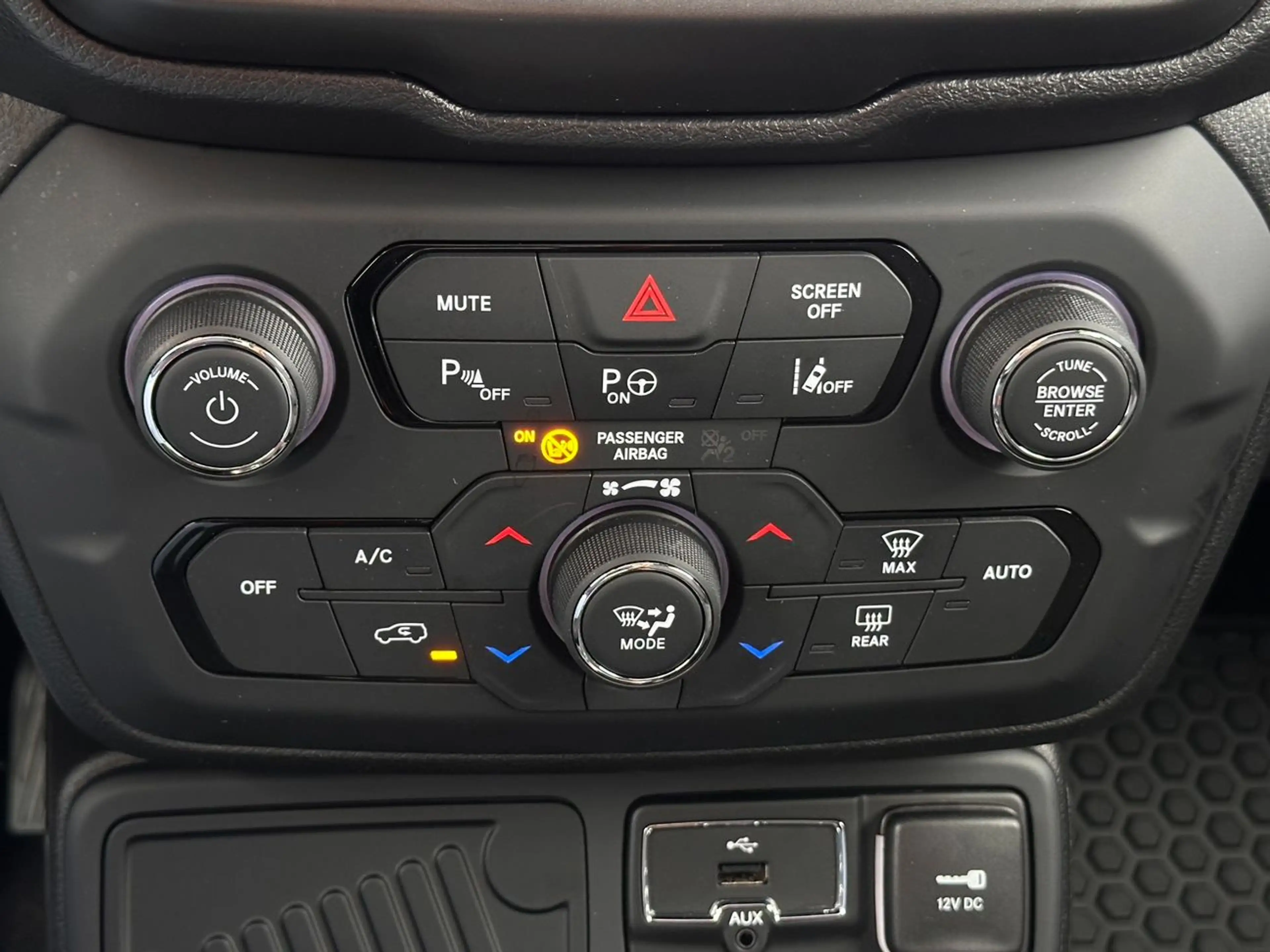 Jeep Renegade 1.3 T-GDI S *Pano*Kamera*beh.Lenk*Navi* — photo 16