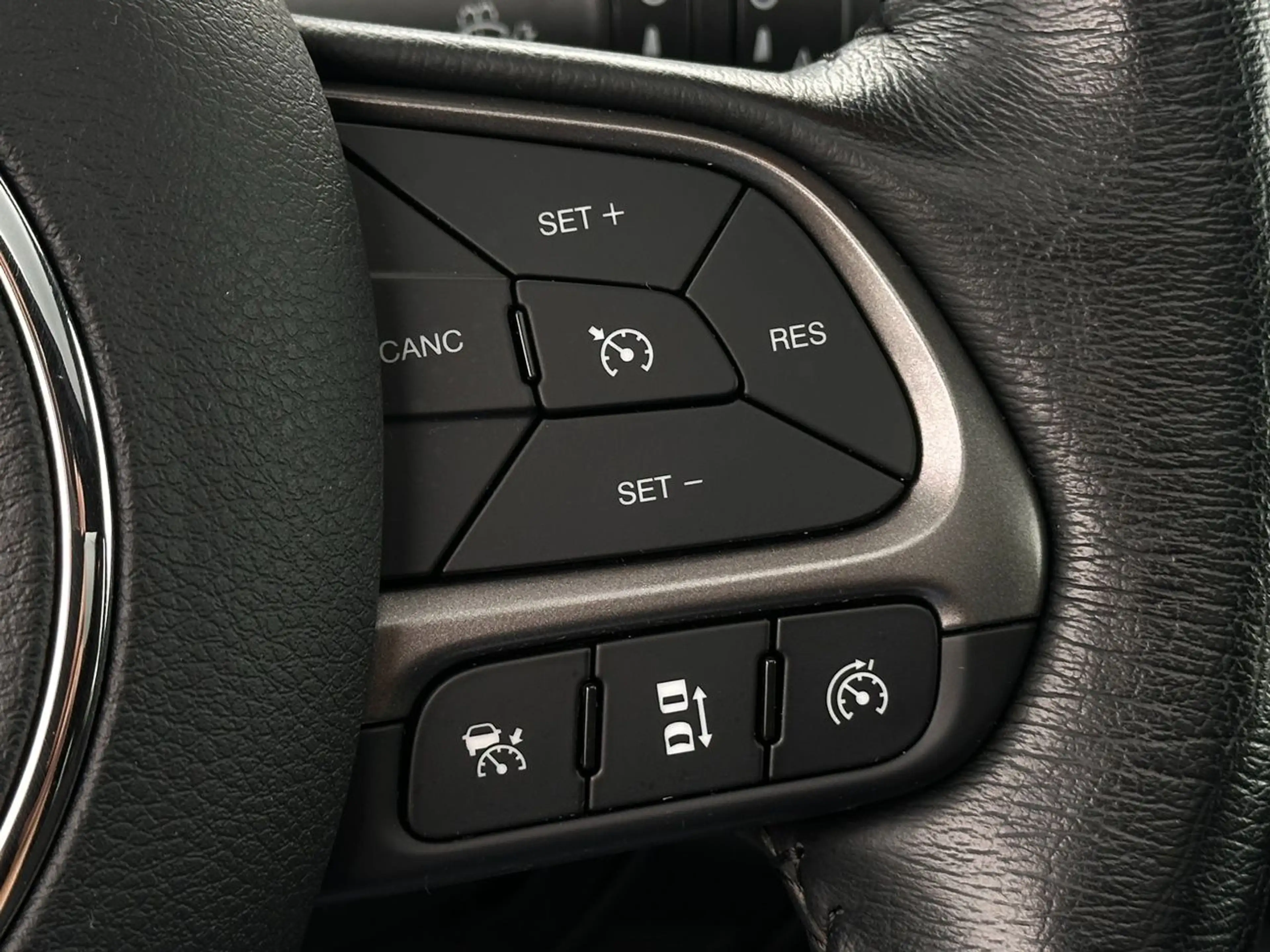 Jeep Renegade 1.3 T-GDI S *Pano*Kamera*beh.Lenk*Navi* — photo 27
