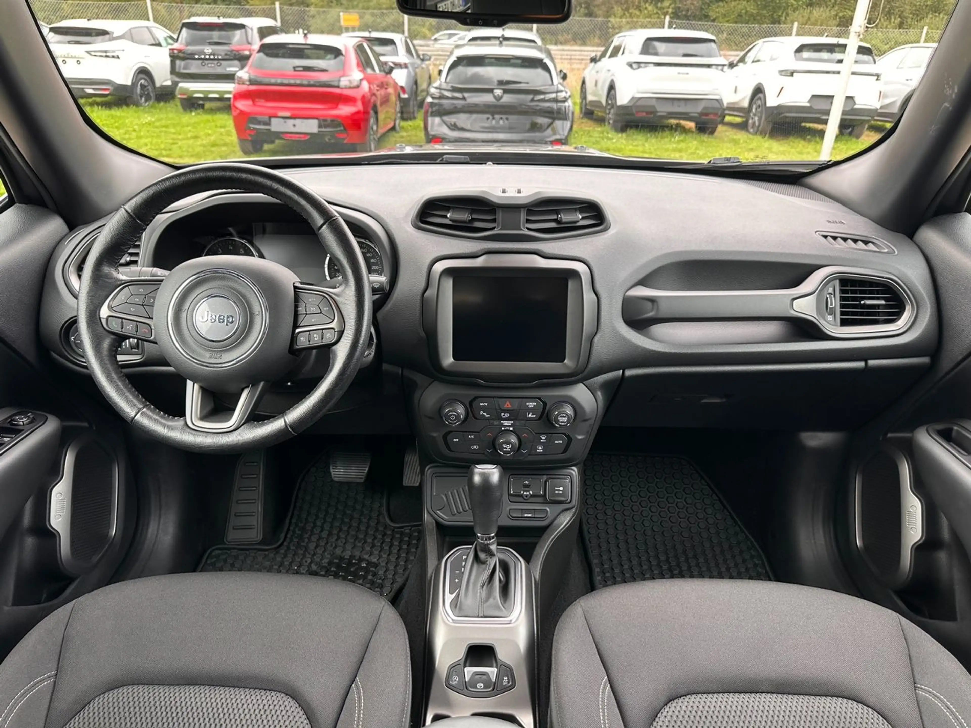 Jeep Renegade 1.3 T-GDI S *Pano*Kamera*beh.Lenk*Navi* — photo 13