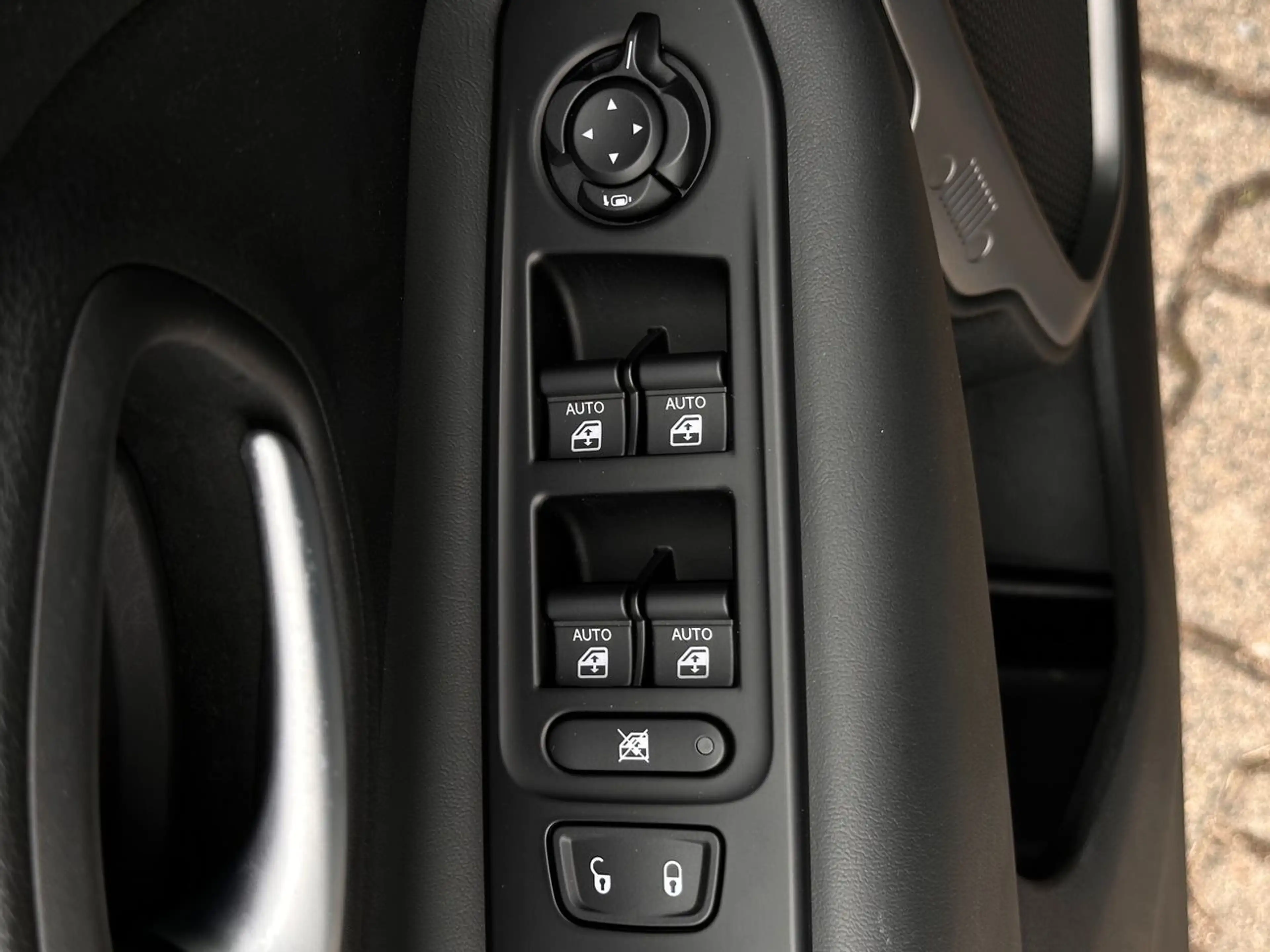 Jeep Renegade 1.3 T-GDI S *Pano*Kamera*beh.Lenk*Navi* — photo 29