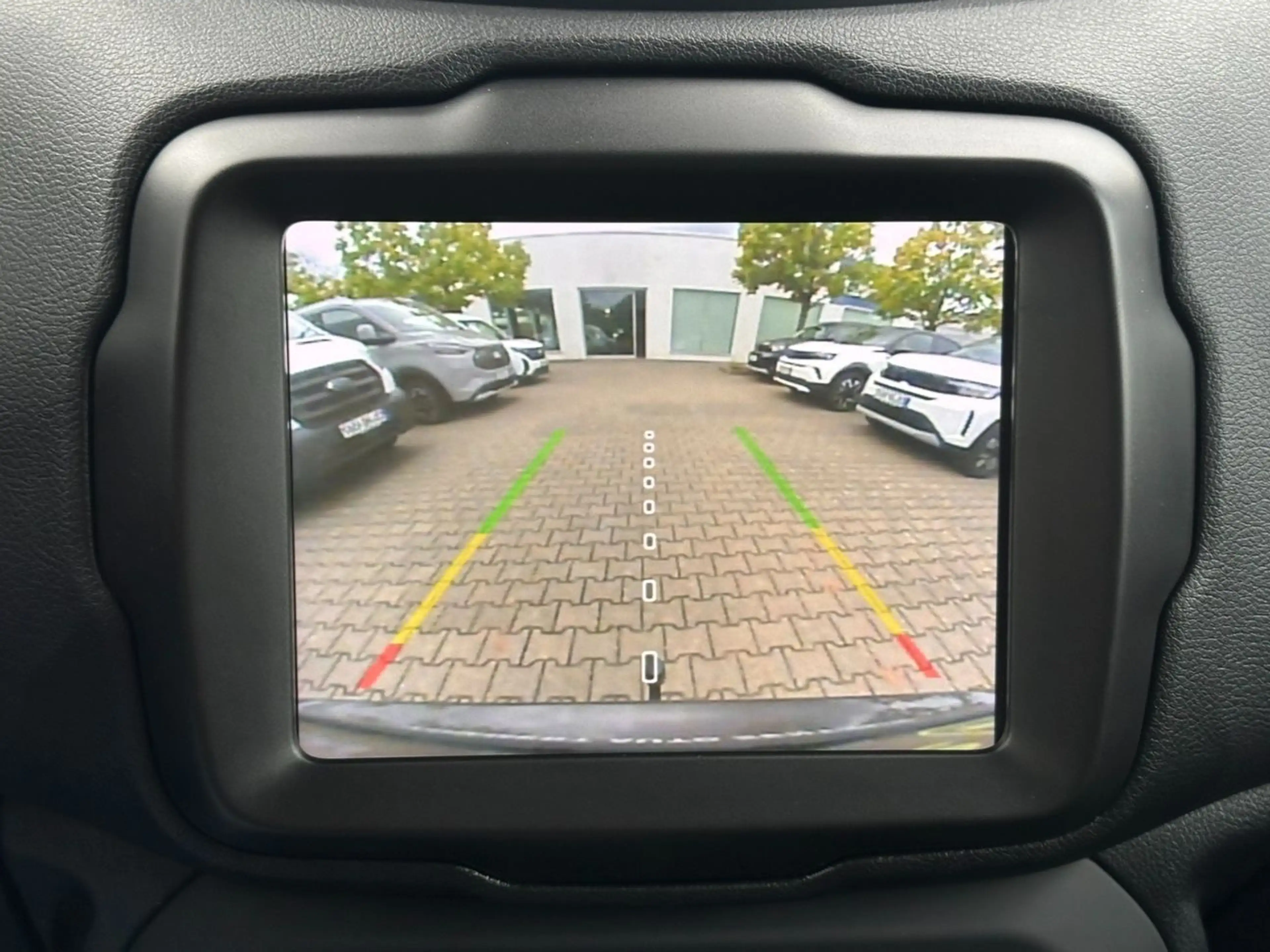 Jeep Renegade 1.3 T-GDI S *Pano*Kamera*beh.Lenk*Navi* — photo 15