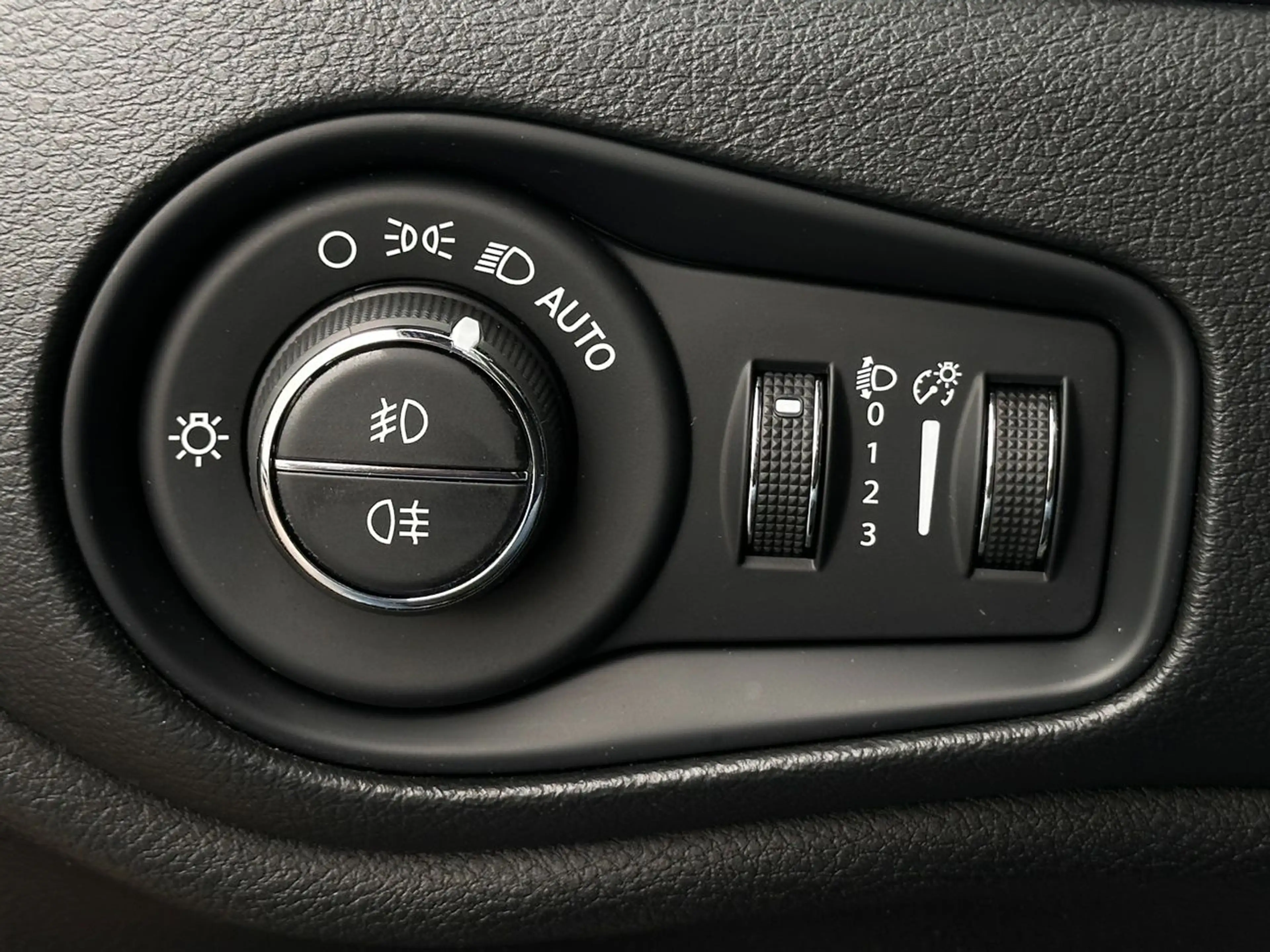Jeep Renegade 1.3 T-GDI S *Pano*Kamera*beh.Lenk*Navi* — photo 28
