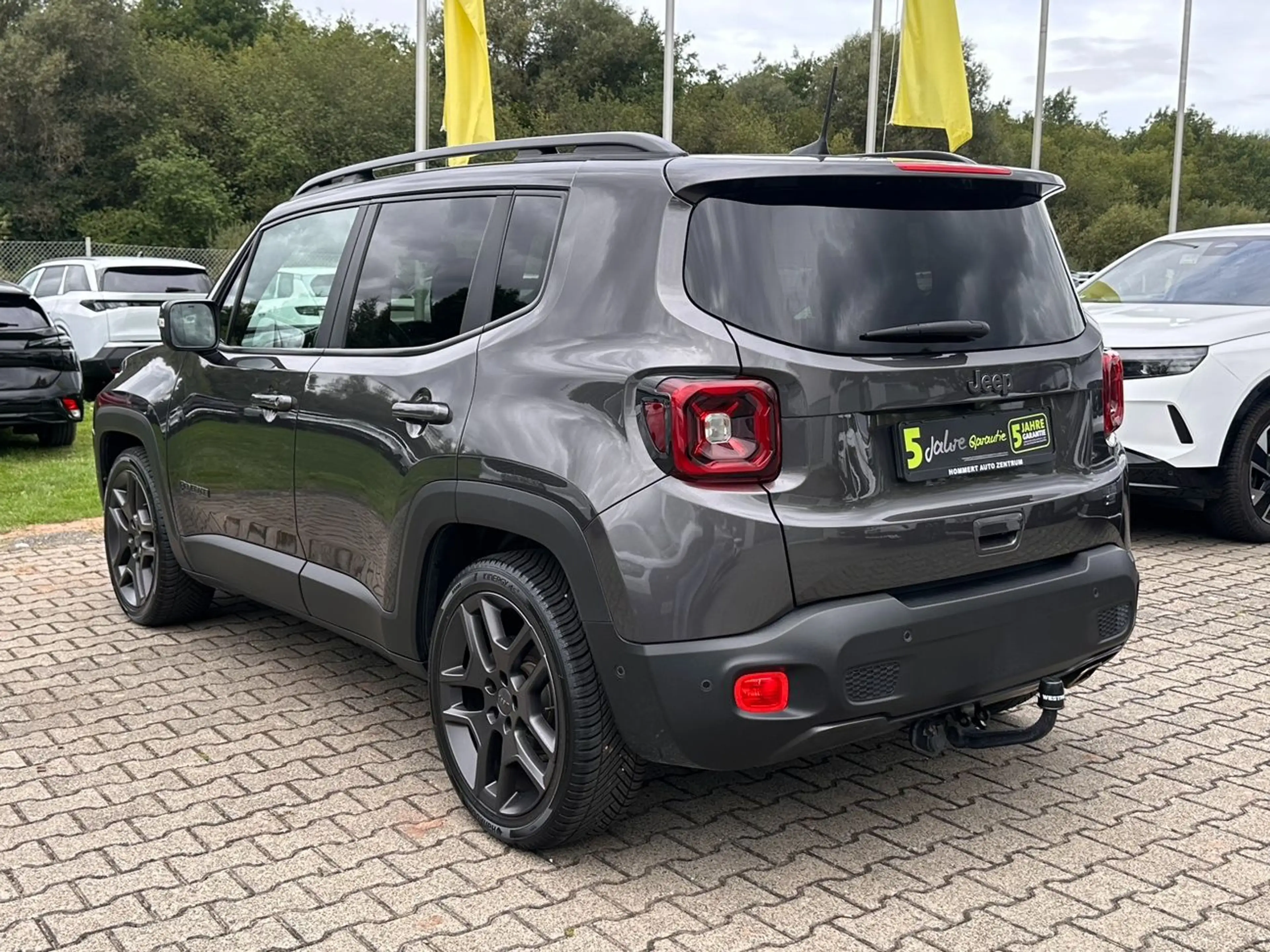Jeep Renegade 1.3 T-GDI S *Pano*Kamera*beh.Lenk*Navi* — photo 8