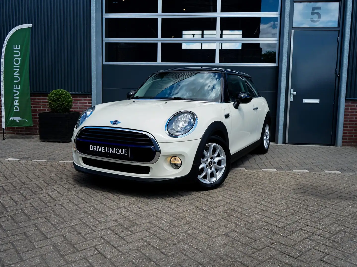 MINI Cooper Mini 1.5 Pepper | Stoelverwarming | Parkeersensore Wit - 1